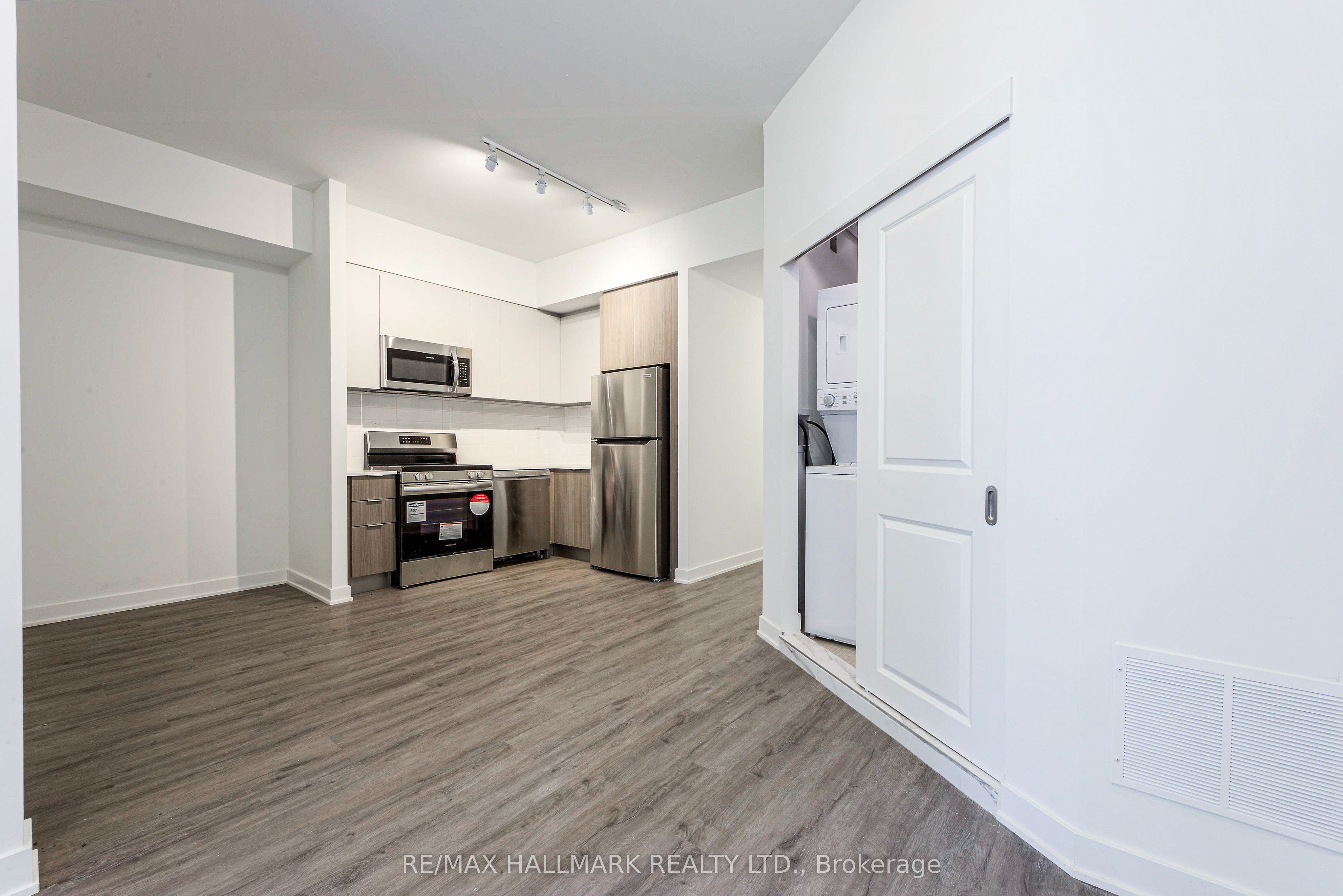41 Danforth Road 107, Toronto, ON M1L 0J6 photo 2