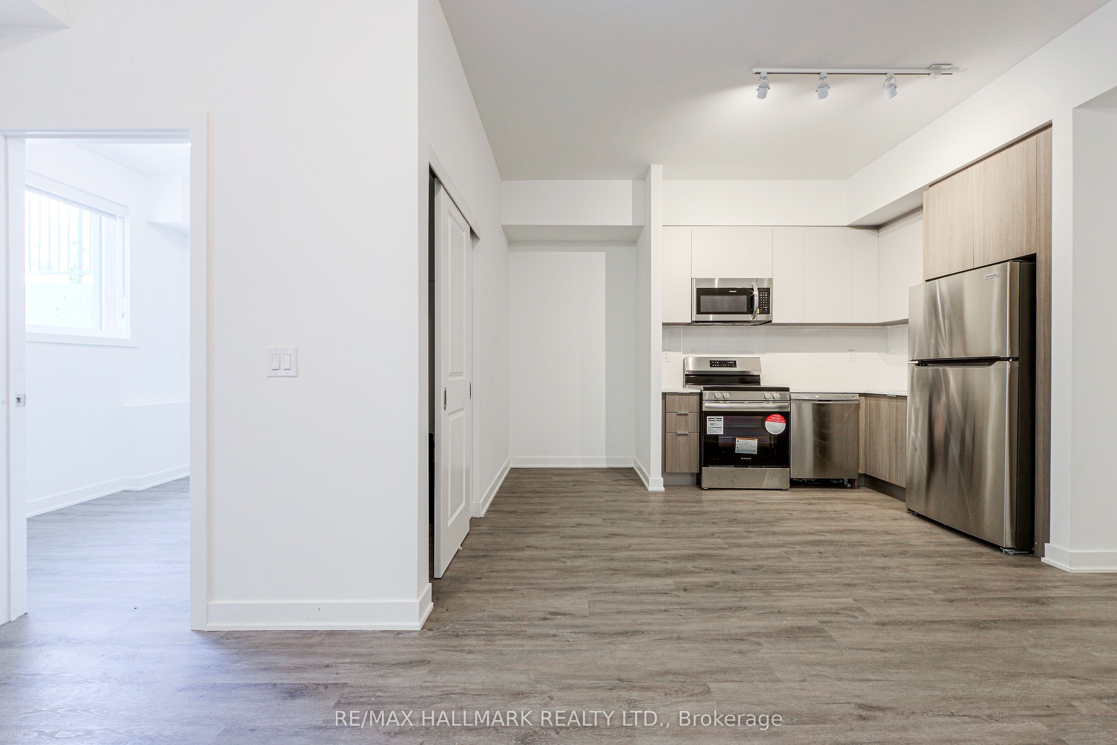 41 Danforth Road 107, Toronto, ON M1L 0J6 photo 3