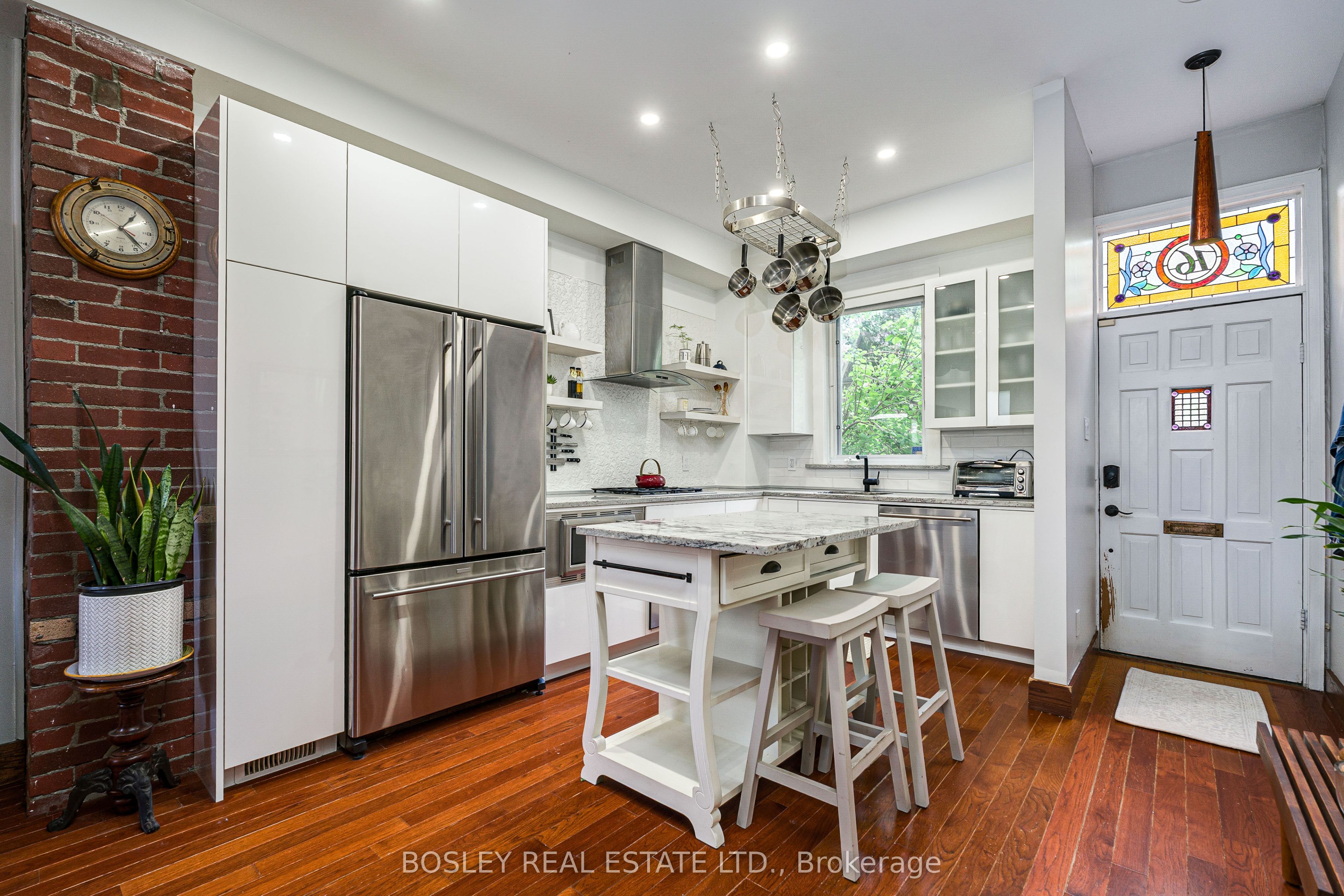 16 Blong Avenue, Toronto, ON M4M 1P2 photo 4