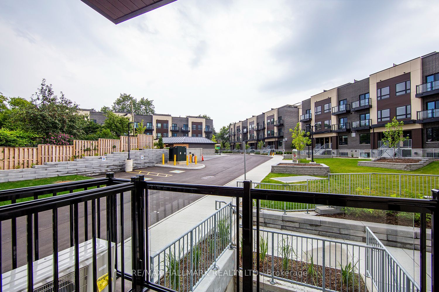 41 Danforth Road 211, Toronto, ON M1L 0J6 photo 2