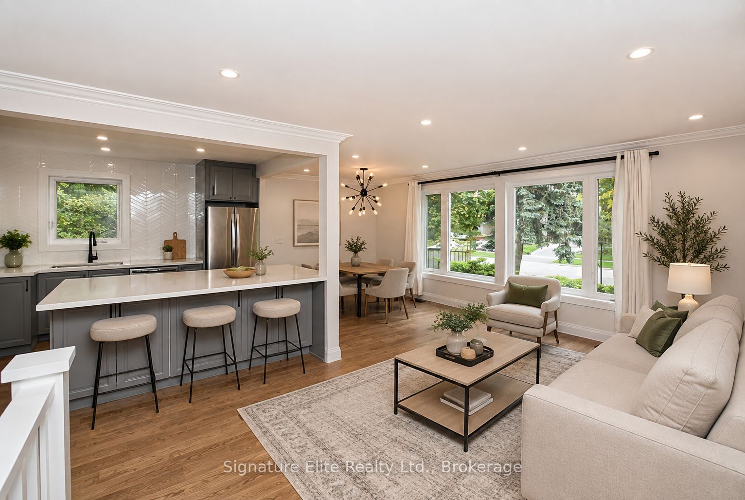 25 Lyncroft Drive Main, Toronto, ON M1E 1X6