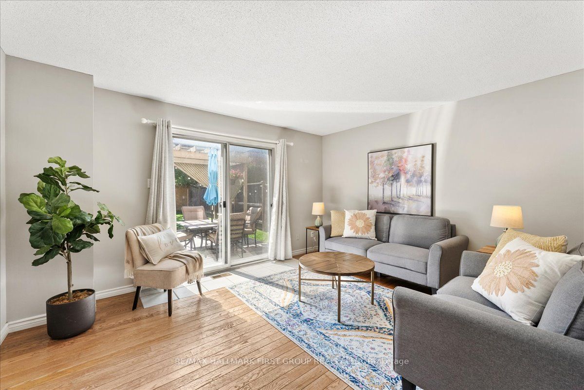 24 Fernbank Place, Whitby, ON L1R 1S9 photo 3
