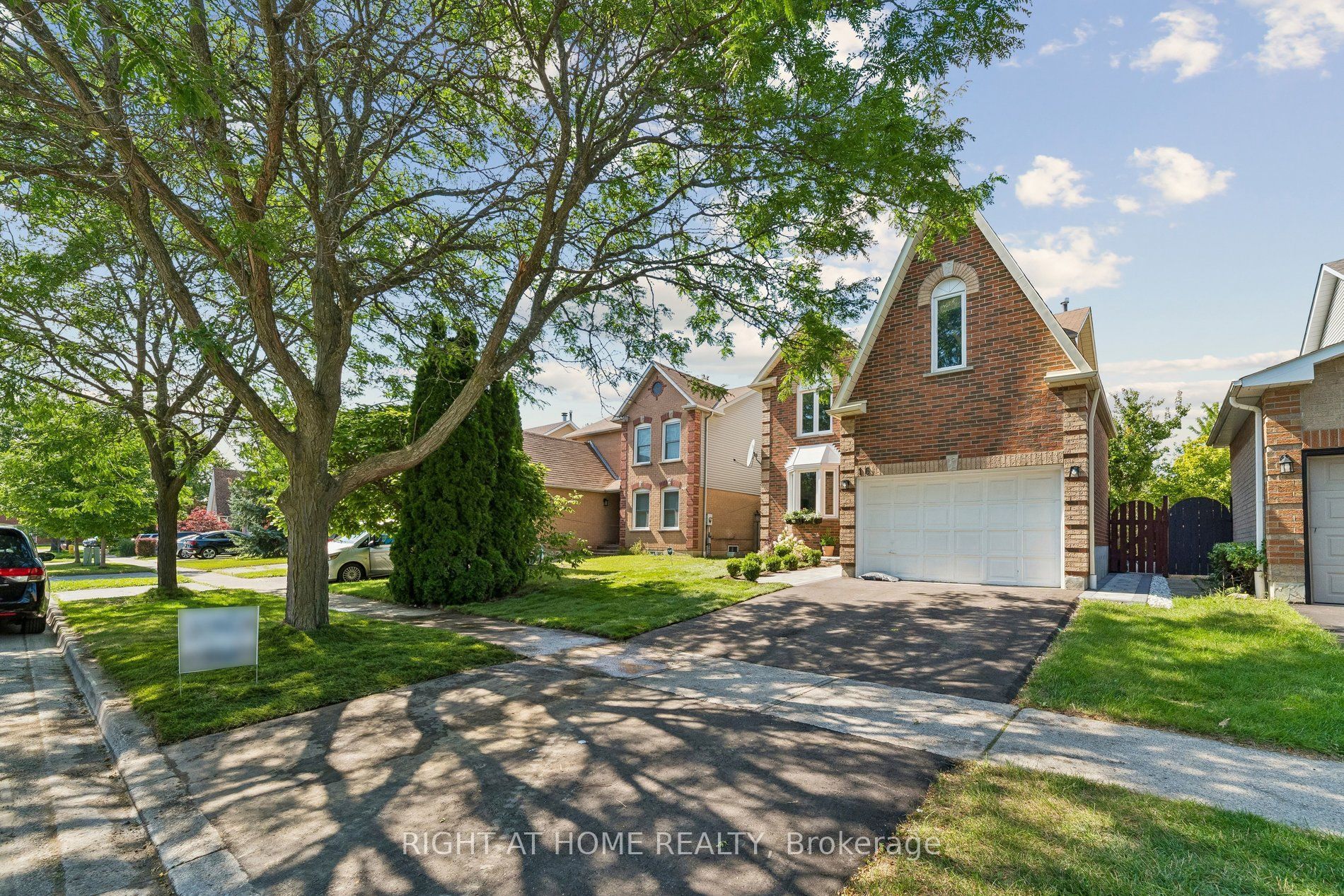 16 Ian Fleming Crescent, Whitby, ON L1R 2E2 photo 3