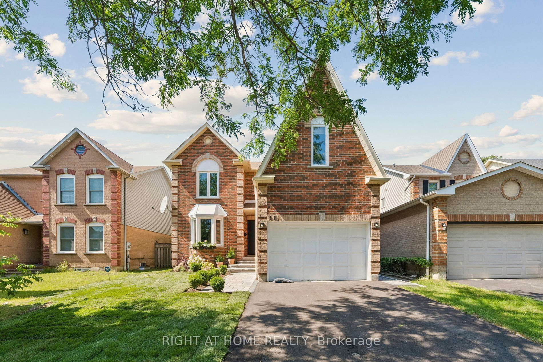 16 Ian Fleming Crescent, Whitby, ON L1R 2E2 photo 4