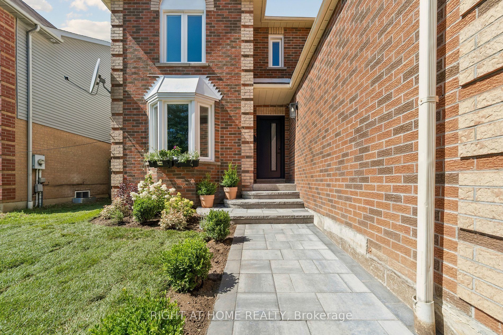 16 Ian Fleming Crescent, Whitby, ON L1R 2E2 photo 5