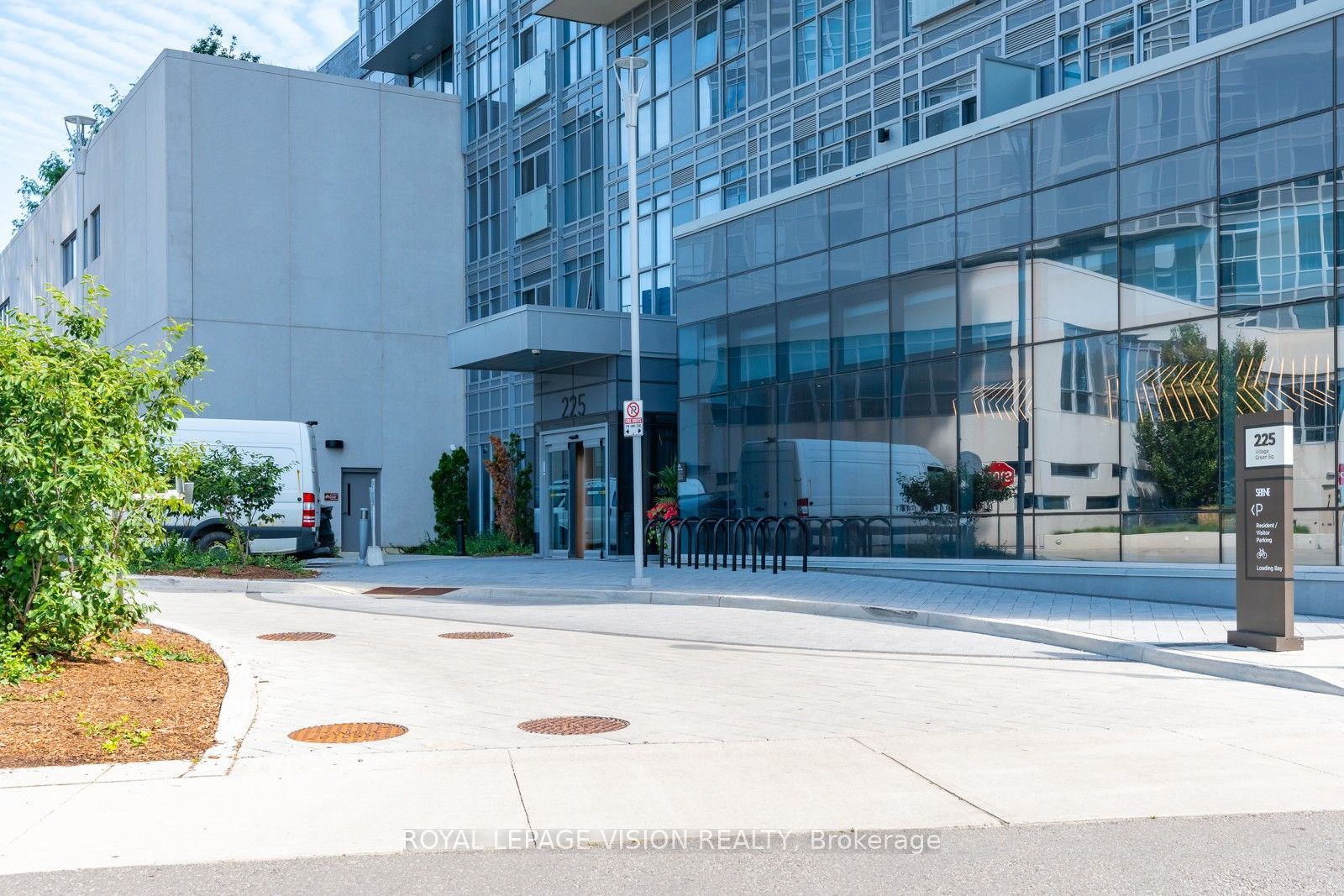 225 Village Green Square 1005, Toronto, ON M1S 0N4 photo 2