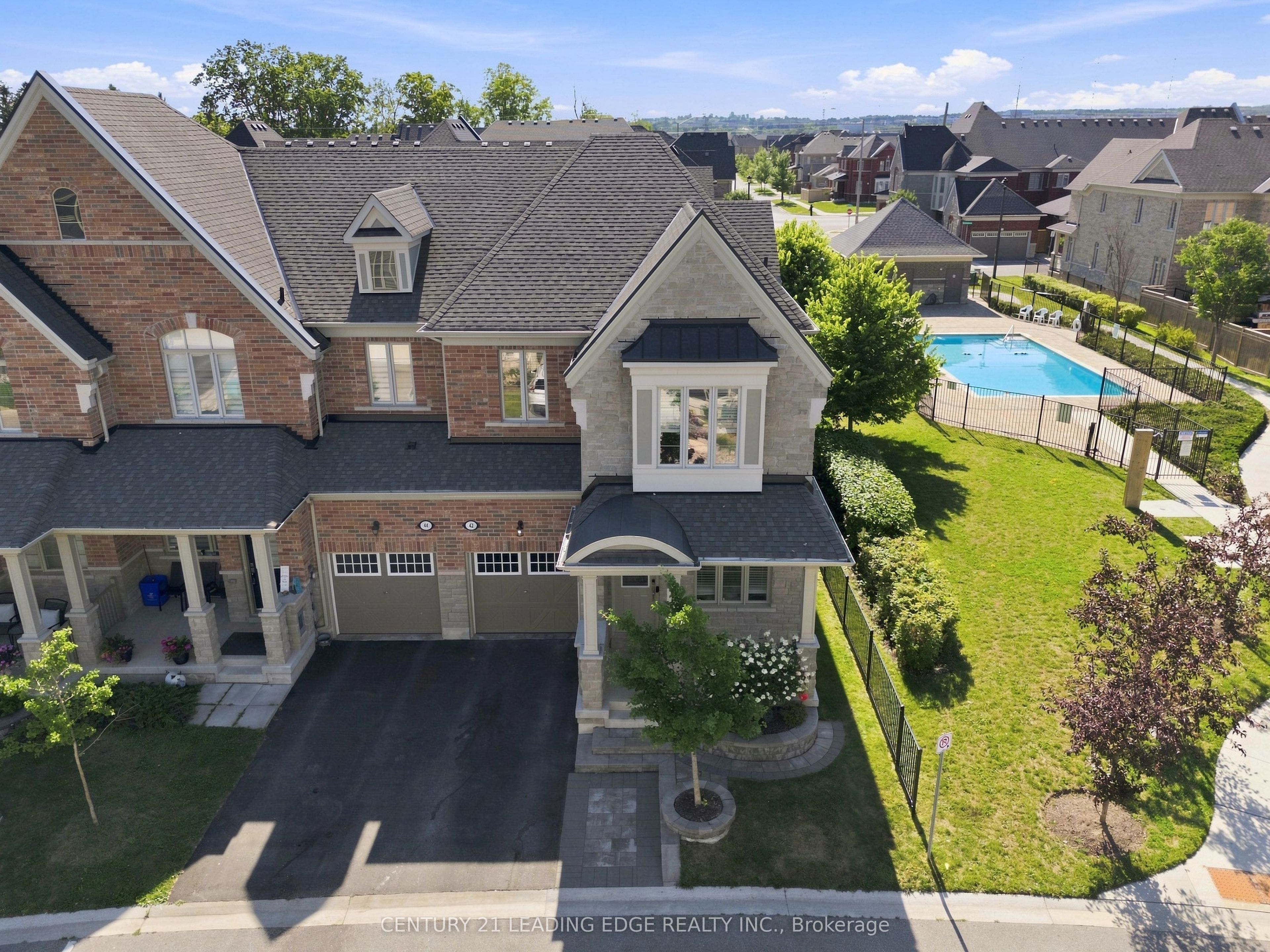 42 Workmens Circle, Ajax, ON L1T 0N7 photo 2
