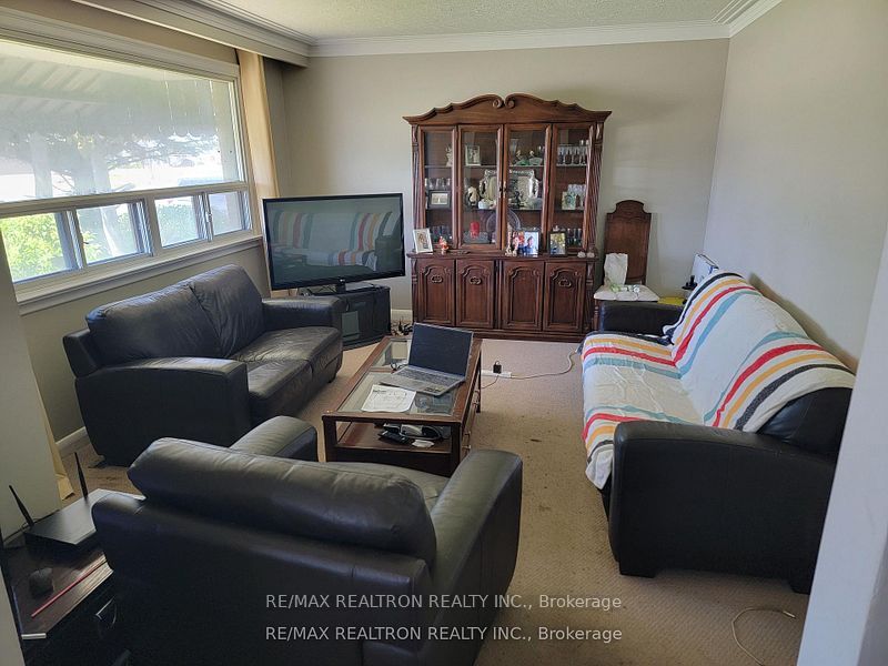 607 Stevenson Road N, Oshawa, ON L1J 5P2 photo 4