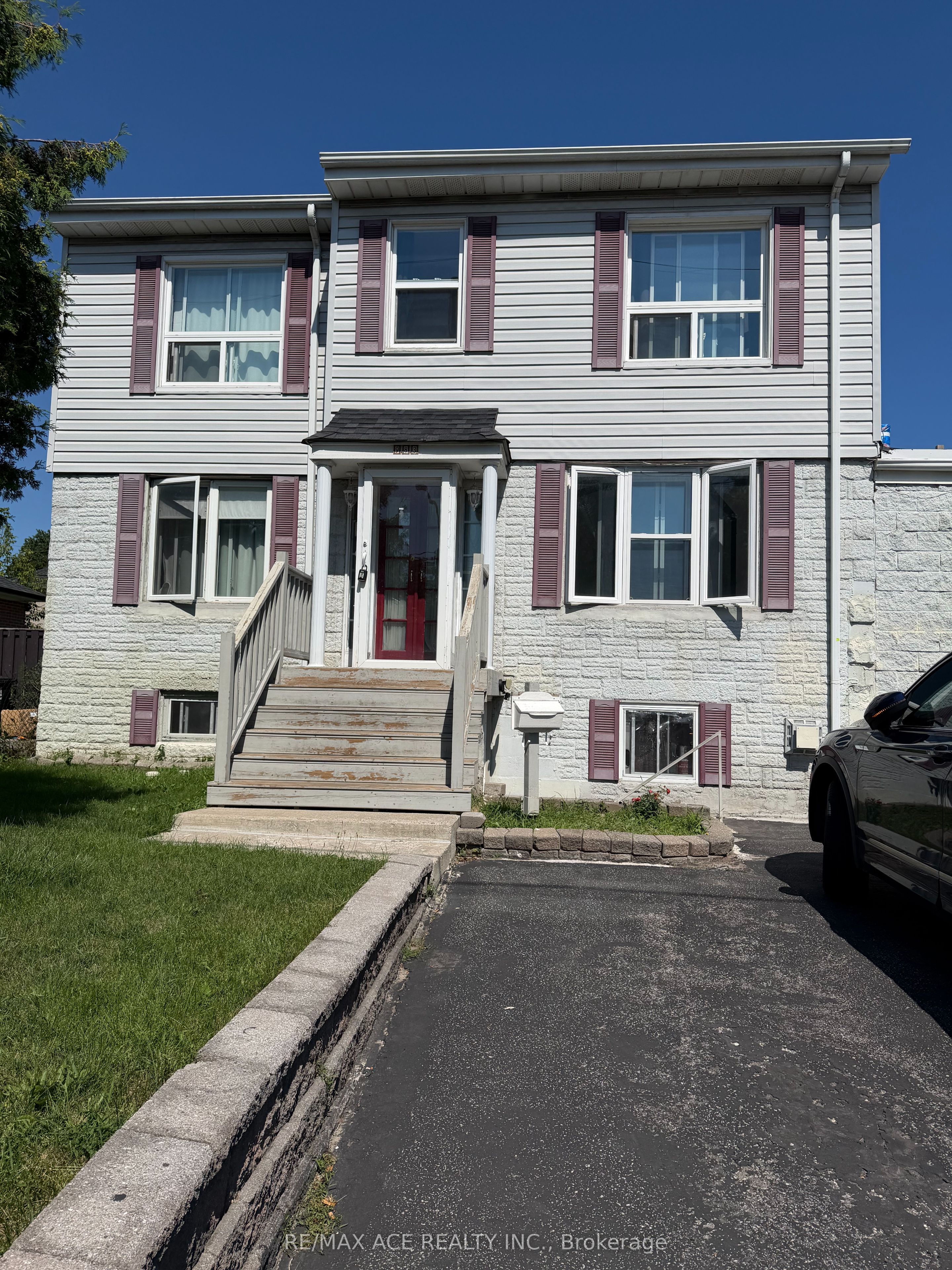 983 Victoria Park Avenue 2nd Floor, Toronto, ON M4B 2J4