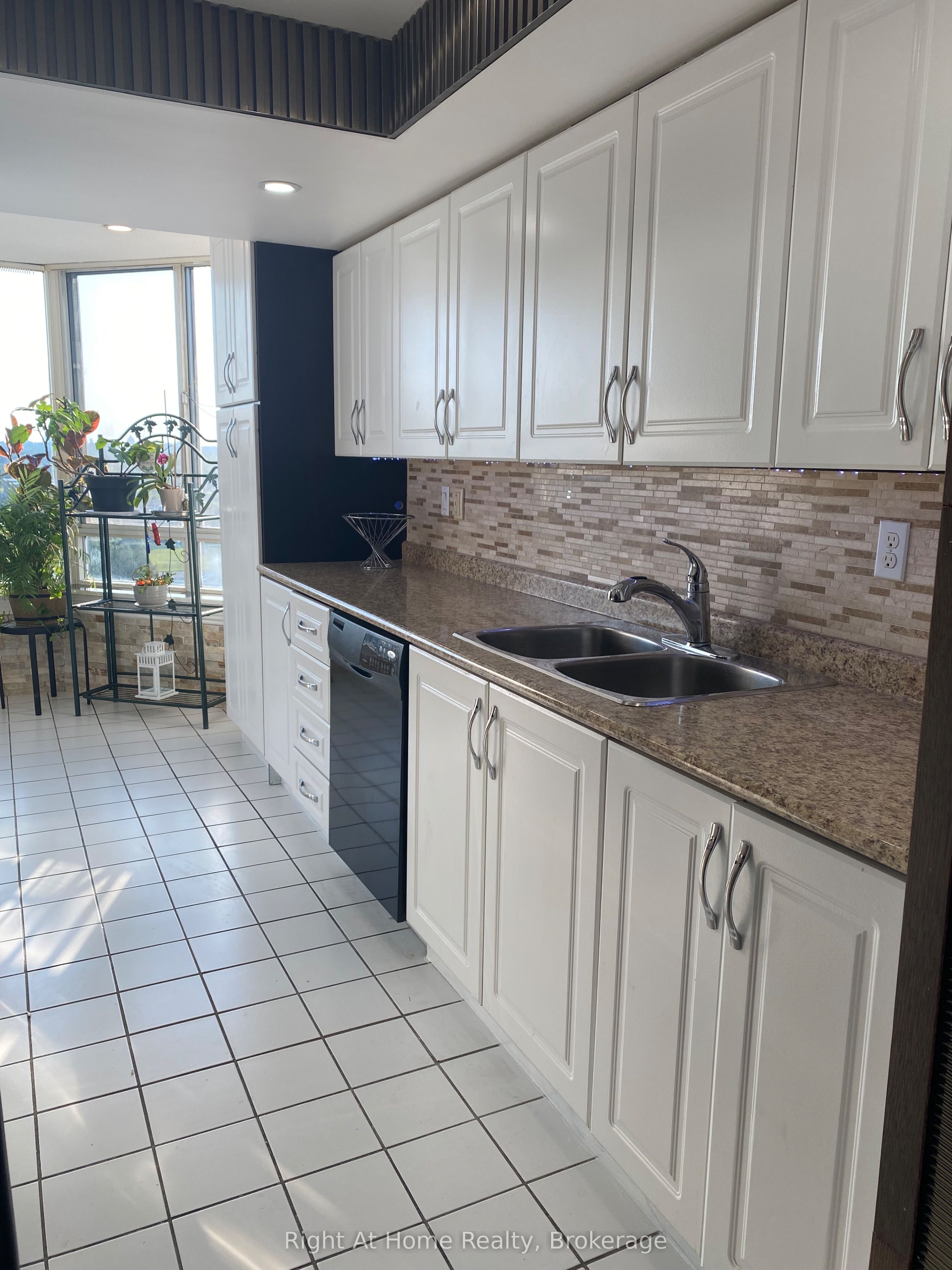 11753 Sheppard Avenue E 1215, Toronto, ON M1B 5M3 photo 5