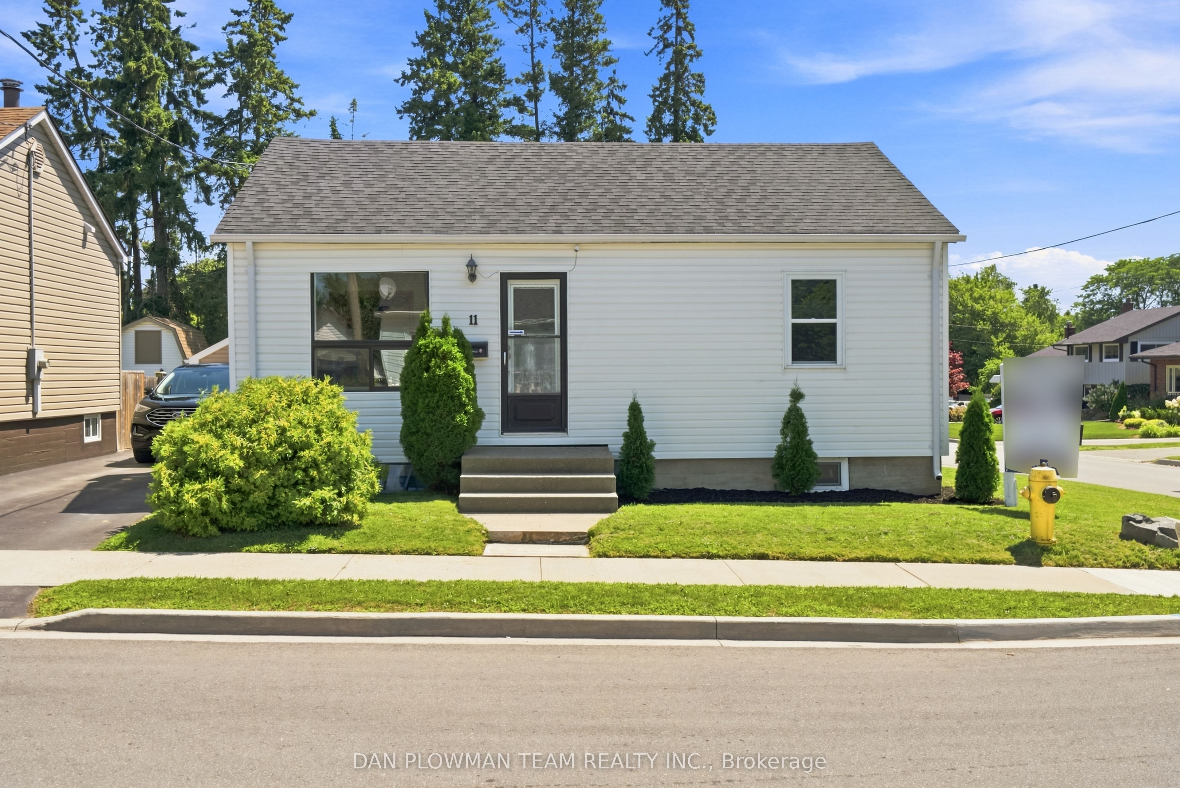 11 Veterans Avenue, Clarington, ON L1C 2C1