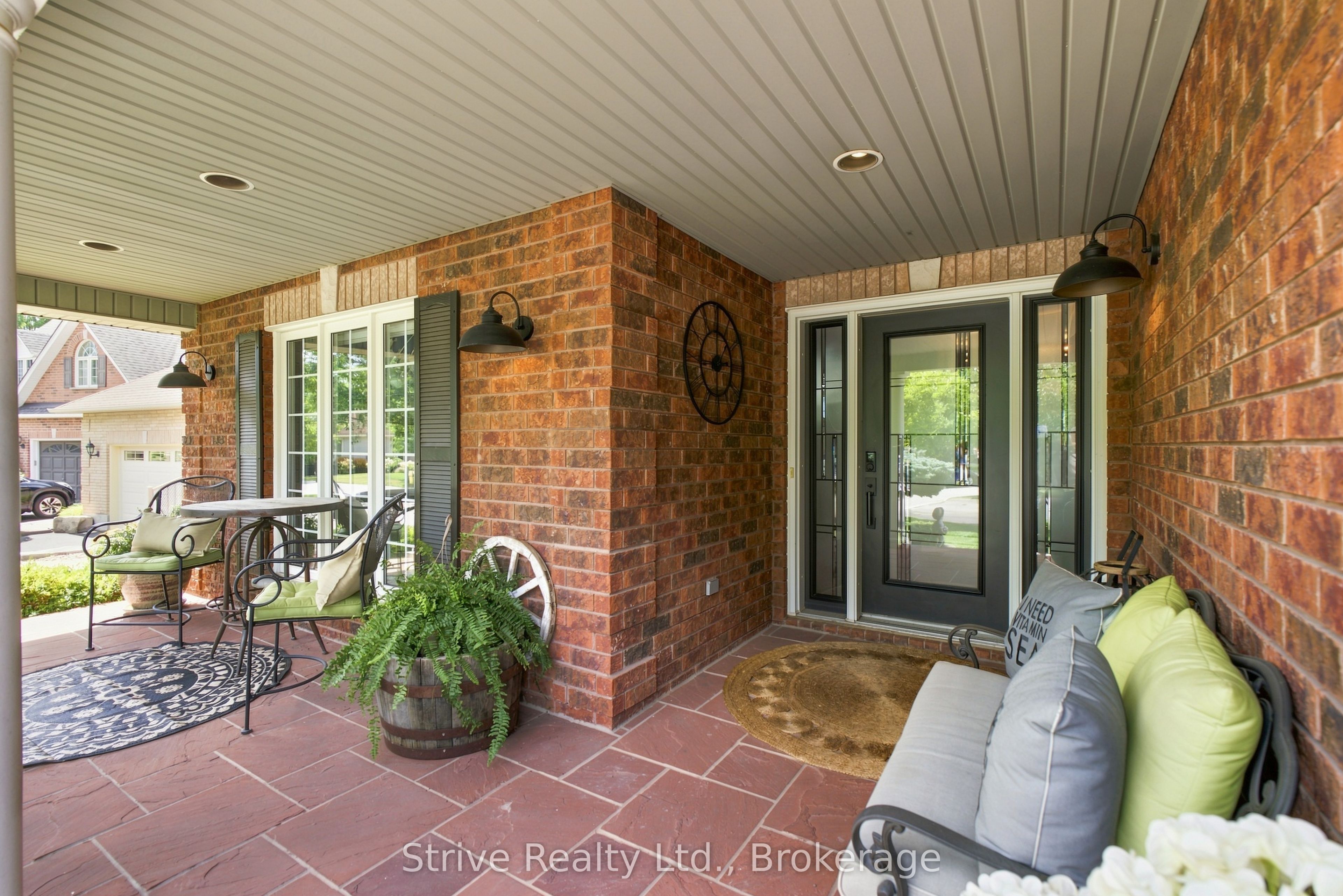 8 Rowland Court, Clarington, ON L1E 1Z8 photo 4