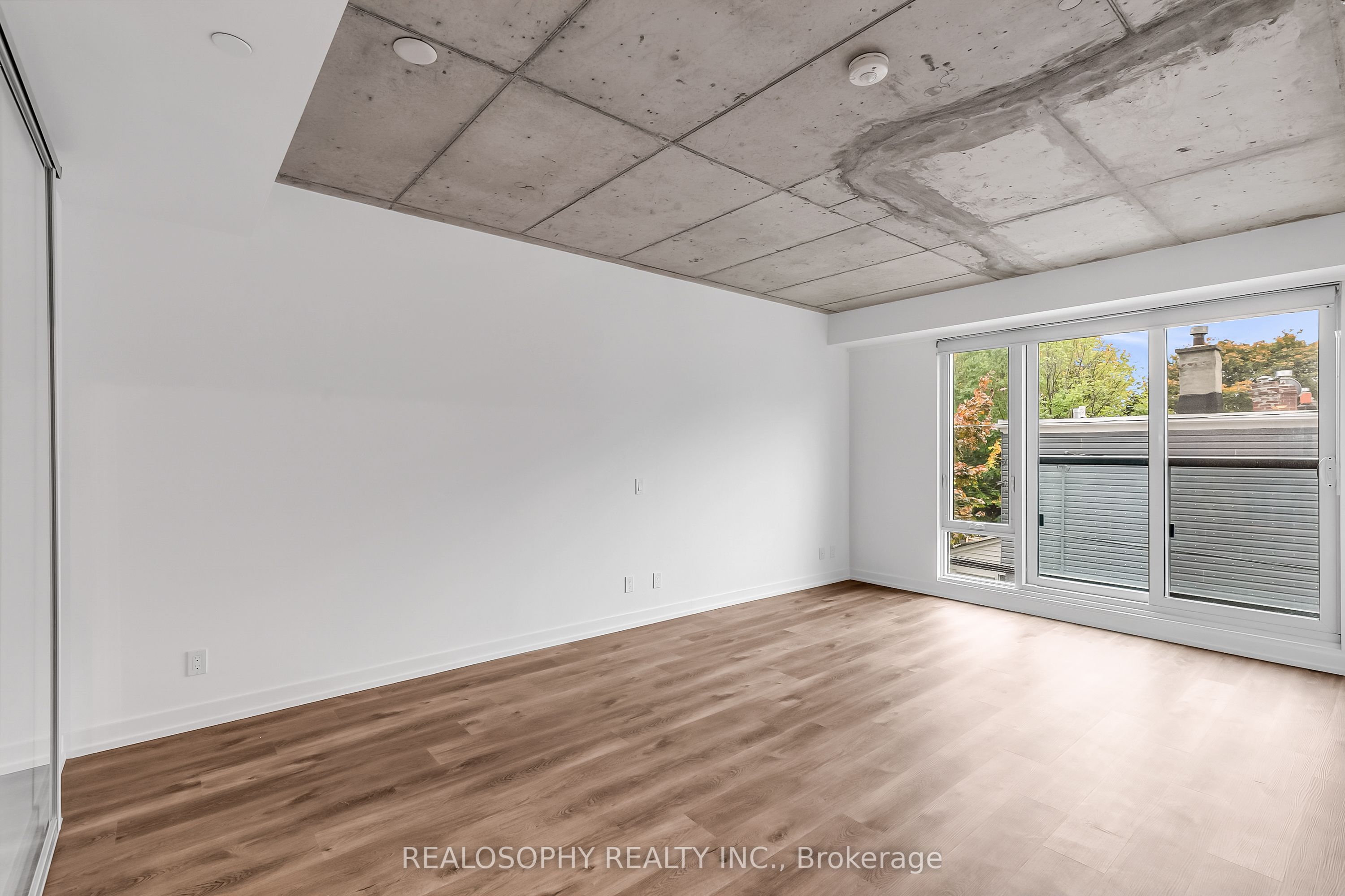 115 Larchmount Avenue 201, Toronto, ON M4M 2Y6 photo 4