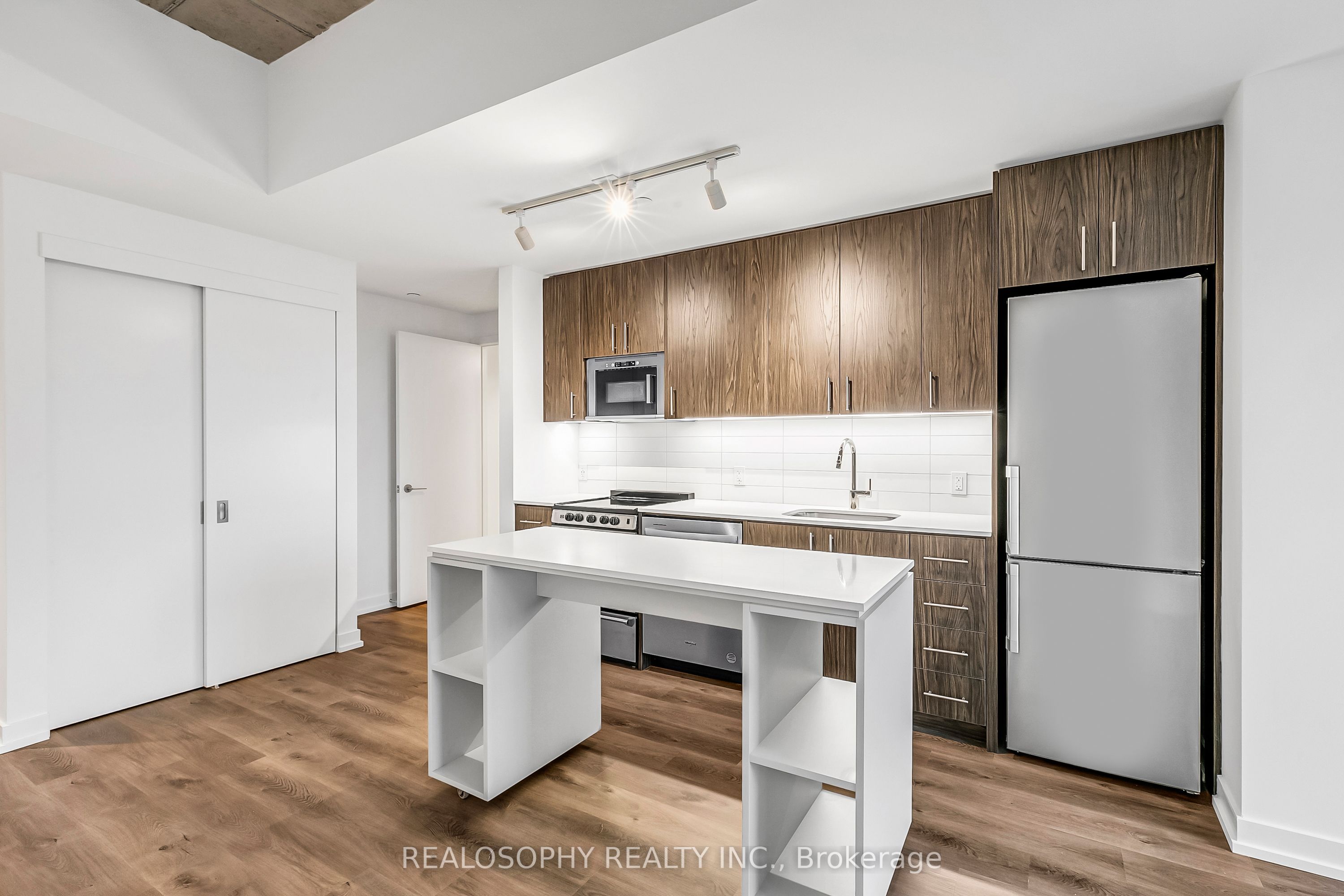 115 Larchmount Avenue 509, Toronto, ON M4M 2Y6 photo 2