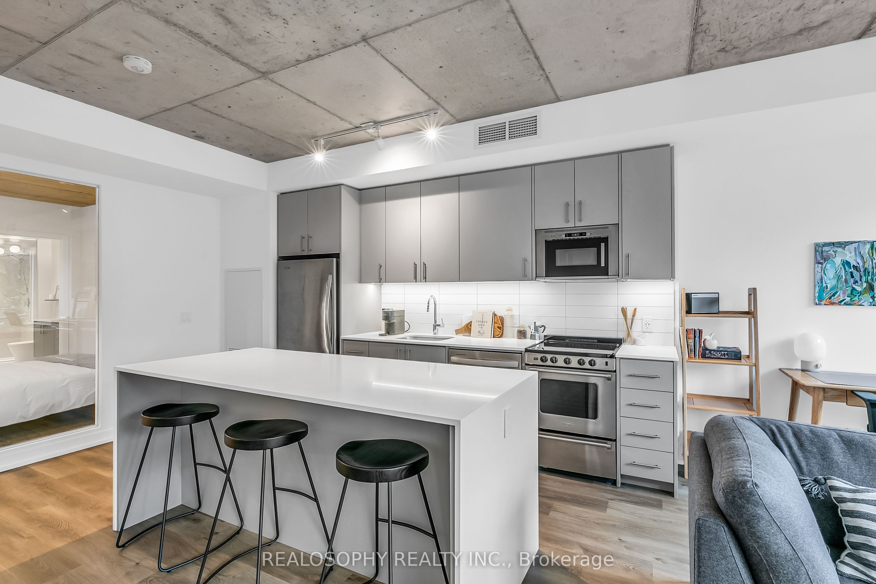 115 Larchmount Avenue 410, Toronto, ON M4M 2Y6 photo 2