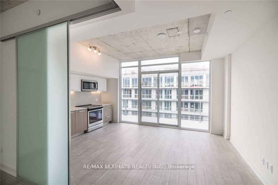 15 Baseball Place 920, Toronto, ON M4M 0E6 photo 3