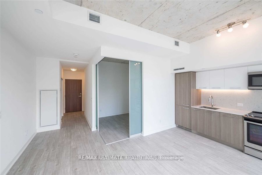 15 Baseball Place 920, Toronto, ON M4M 0E6 photo 5