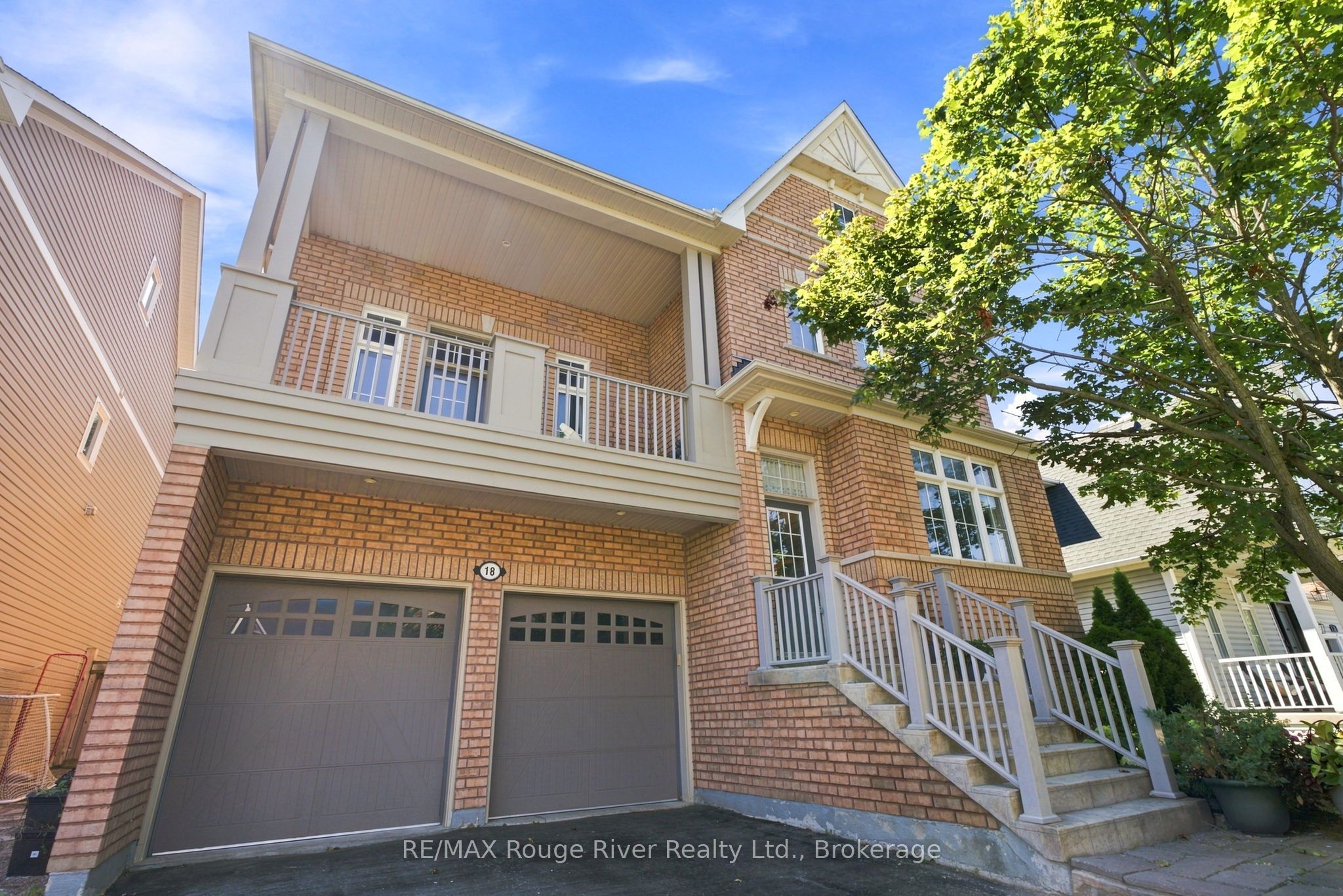 18 Rainbow Crescent, Whitby, ON L1M 2N6