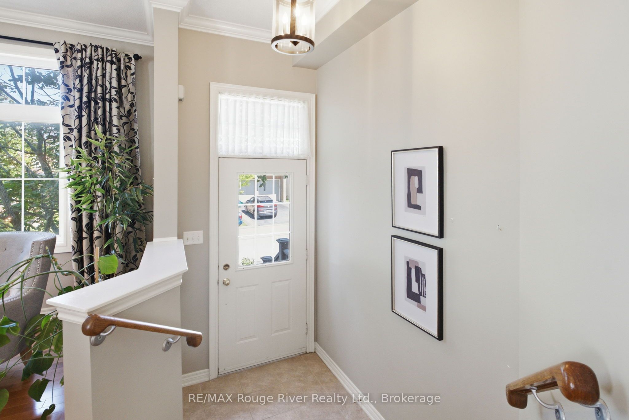 18 Rainbow Crescent, Whitby, ON L1M 2N6 photo 2