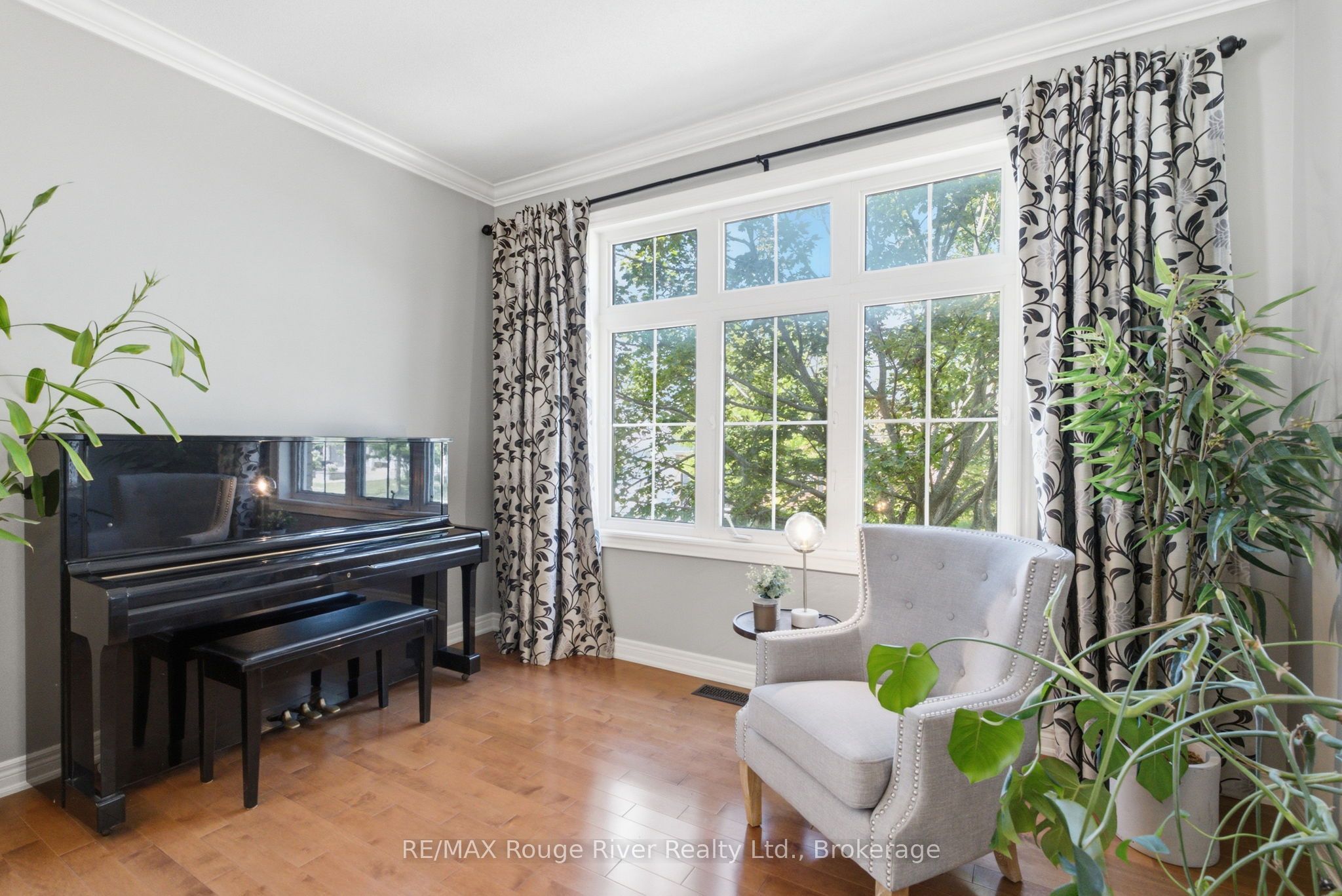 18 Rainbow Crescent, Whitby, ON L1M 2N6 photo 4