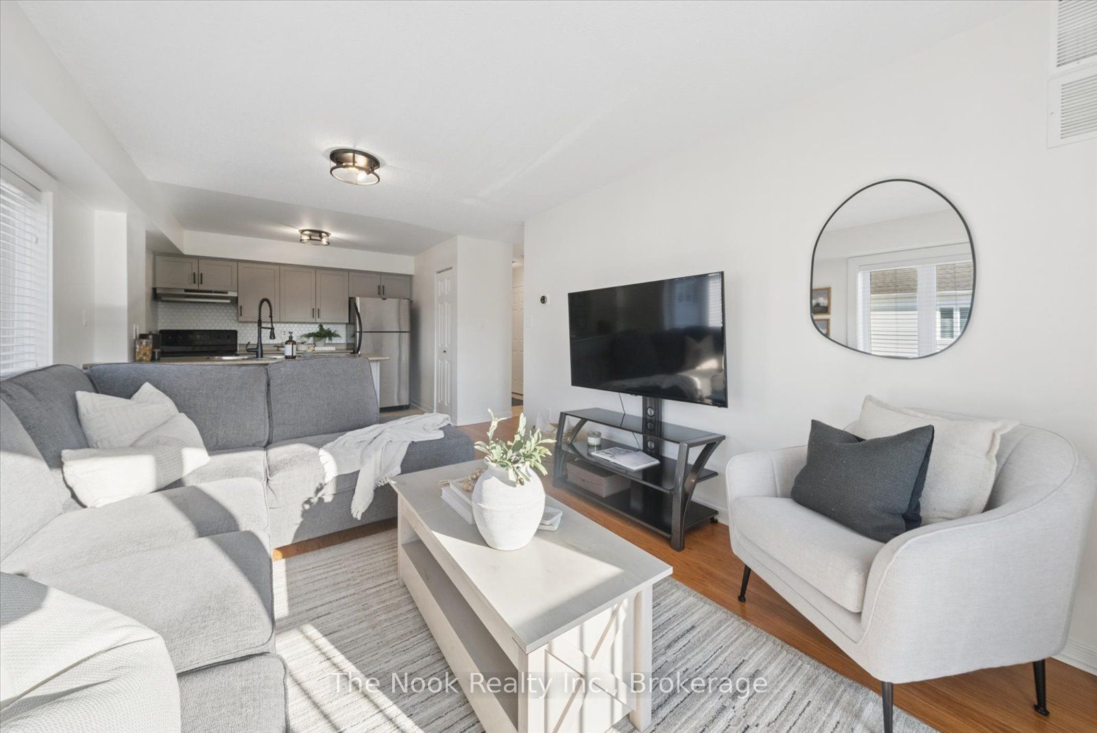 106 Aspen Springs Drive 301, Clarington, ON L1C 5N6 photo 4