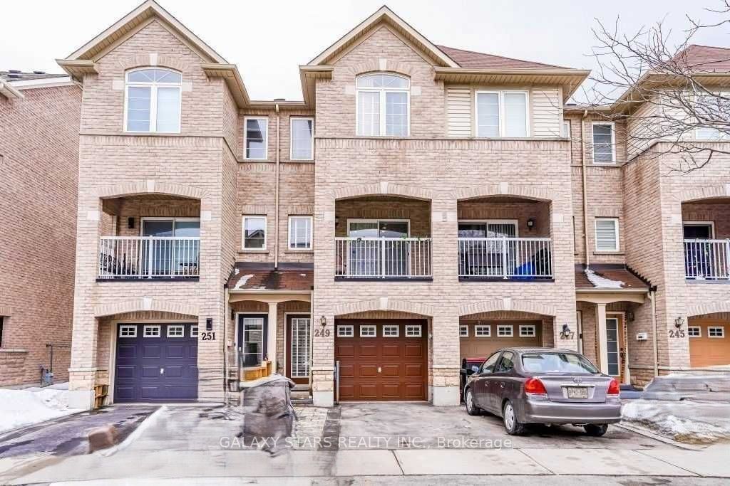 249 Monarch Avenue, Ajax, ON L1S 0C2 photo 2