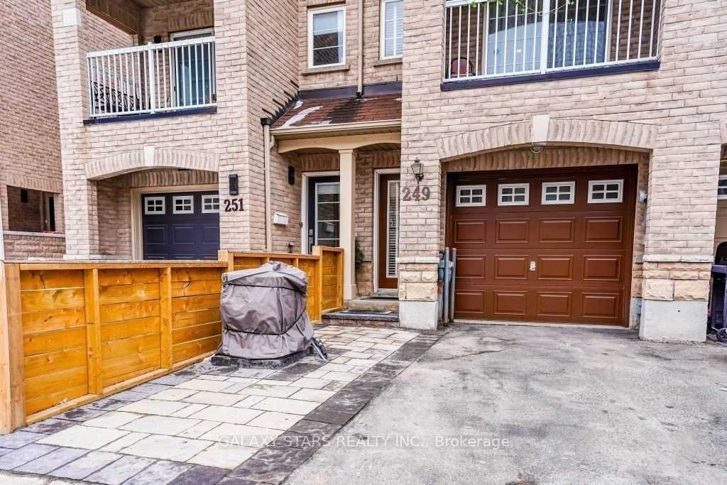 249 Monarch Avenue, Ajax, ON L1S 0C2 photo 3