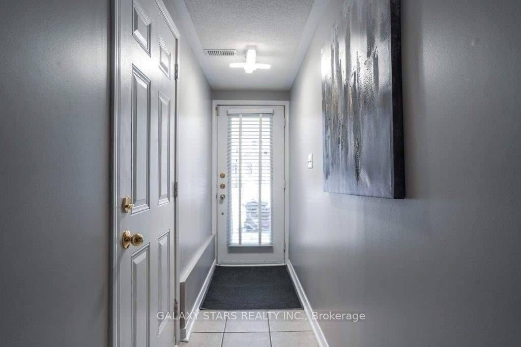 249 Monarch Avenue, Ajax, ON L1S 0C2 photo 4
