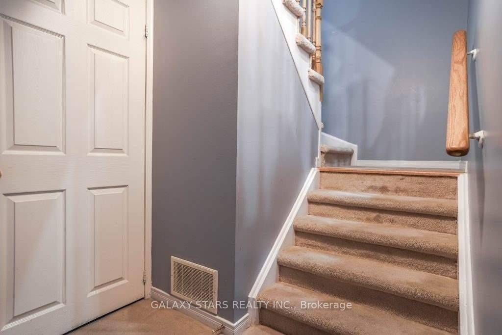 249 Monarch Avenue, Ajax, ON L1S 0C2 photo 5