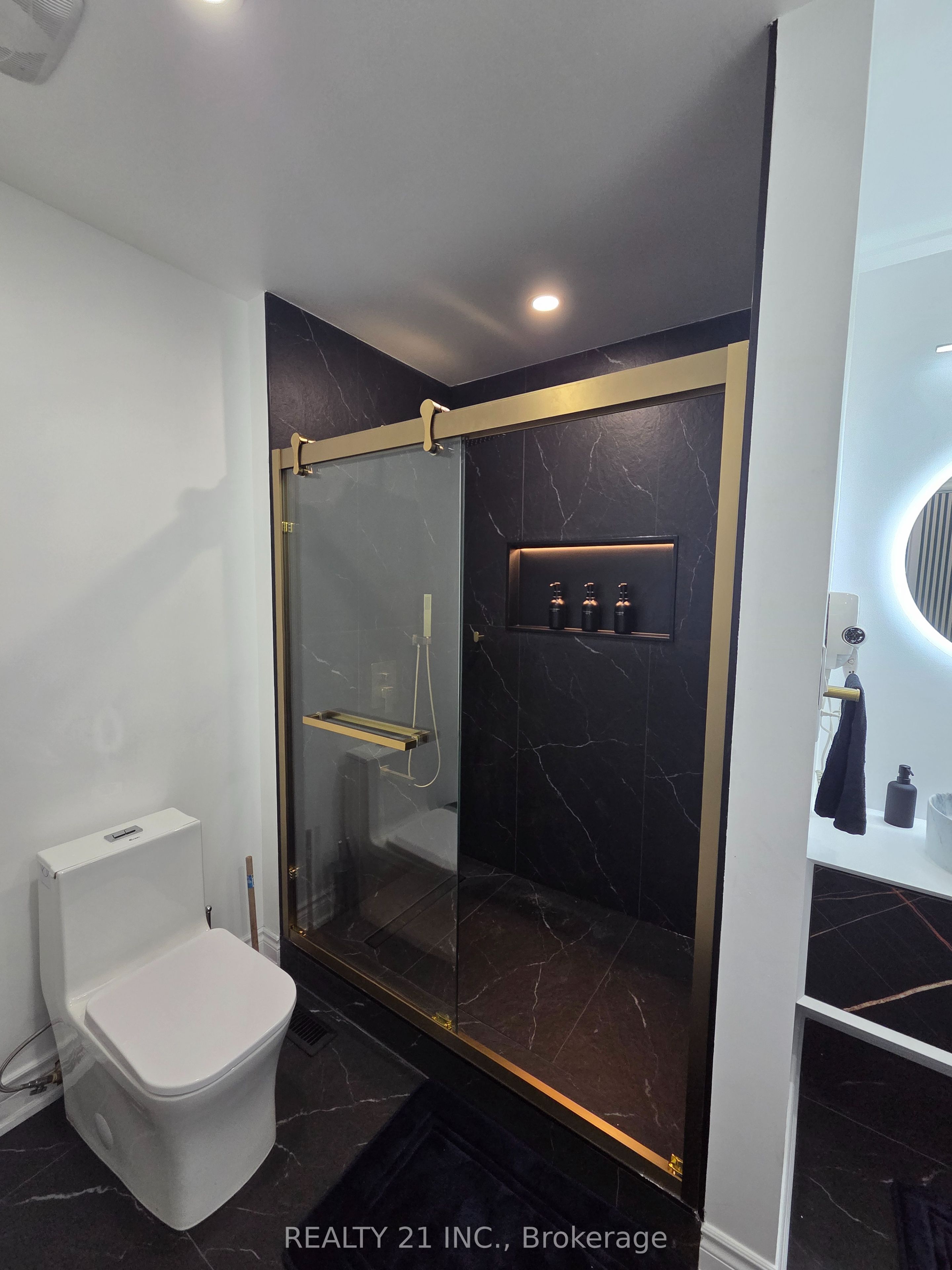 32 Lionhead Trail Upper, Toronto, ON M1B 2J6 photo 3