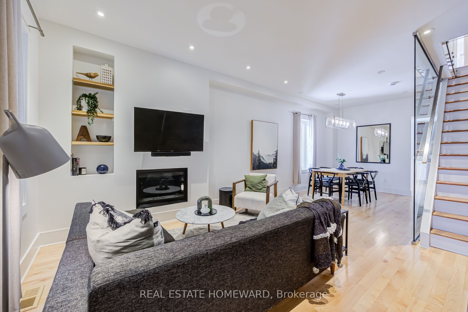 43 Amroth Avenue, Toronto, ON M4C 4H3 photo 2