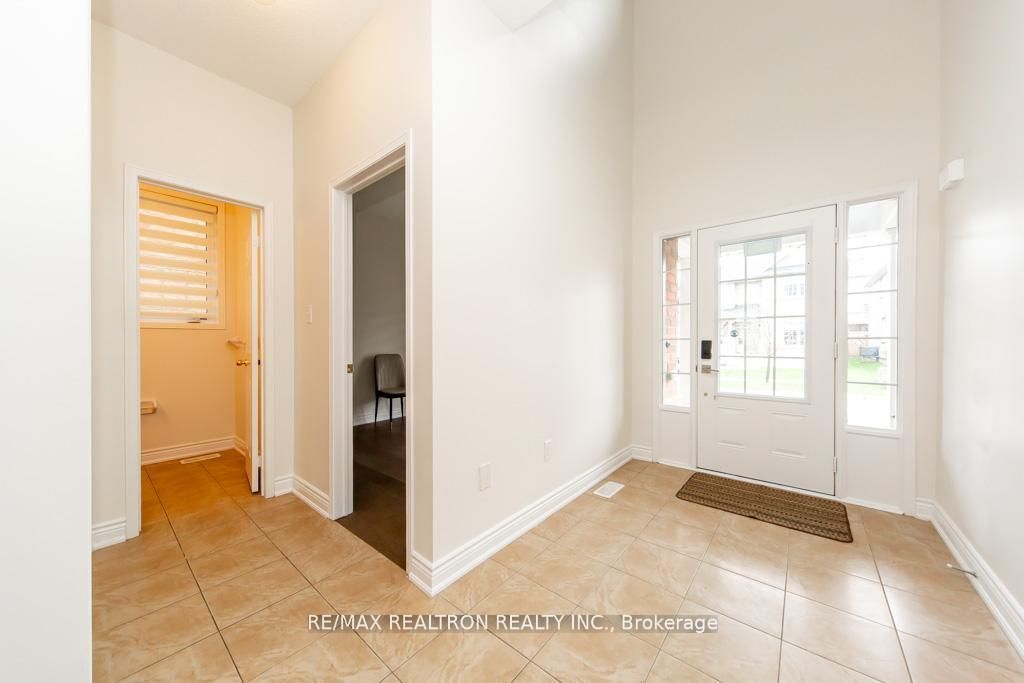 24 Skelton Crescent, Ajax, ON L1Z 0S2 photo 2