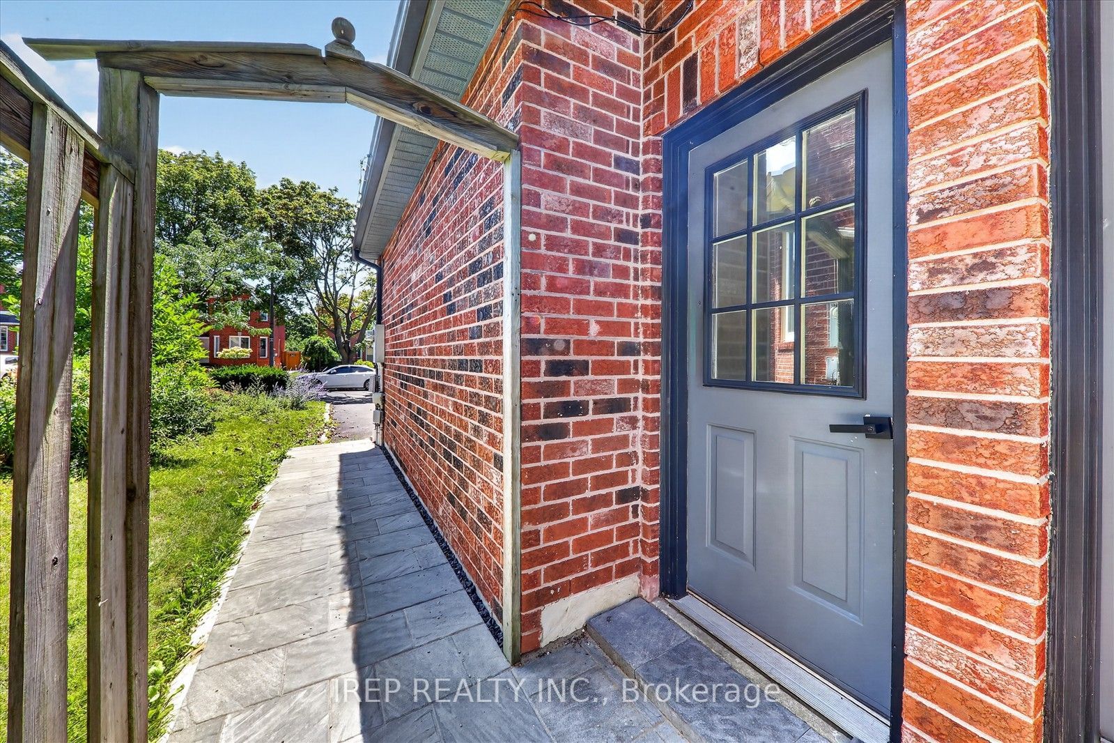 6 Carmichael Drive Lower, Whitby, ON L1N 9A4 photo 4