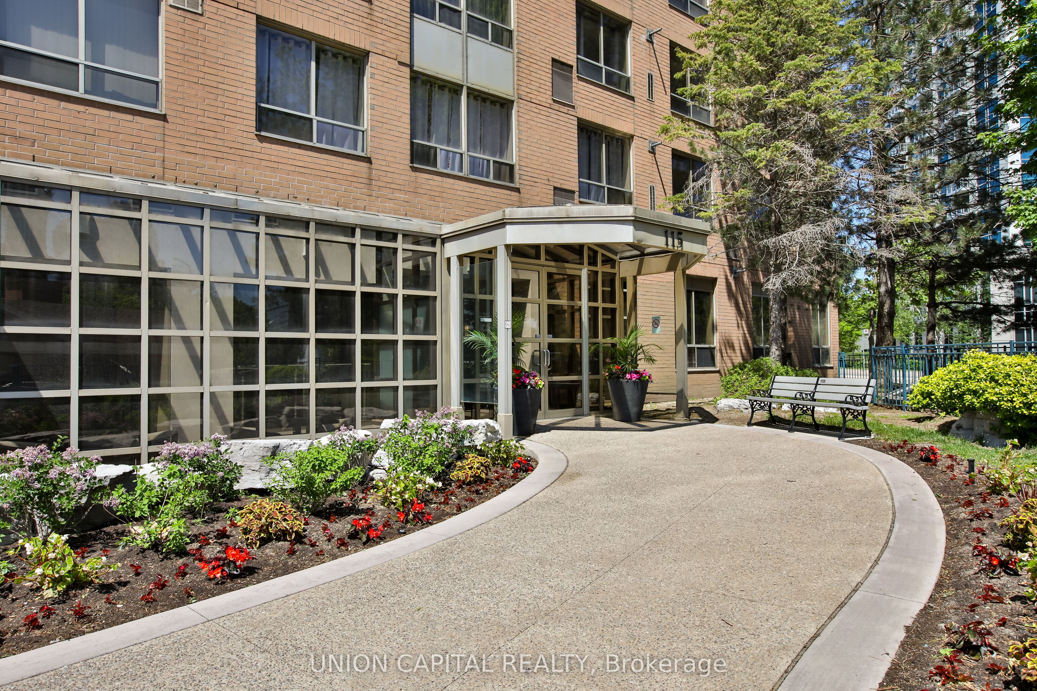 115 Omni Drive 2601, Toronto, ON M1P 5B4 photo 2