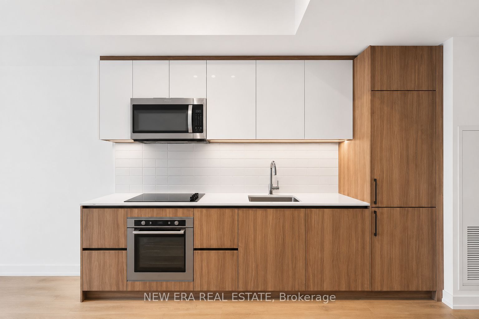 150 Logan Avenue 301, Toronto, ON M4M 0E4 photo 2