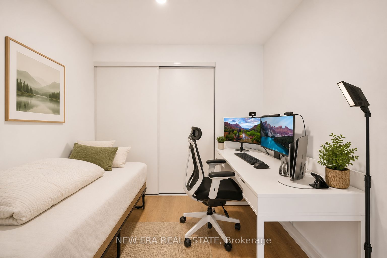 150 Logan Avenue 301, Toronto, ON M4M 0E4 photo 4