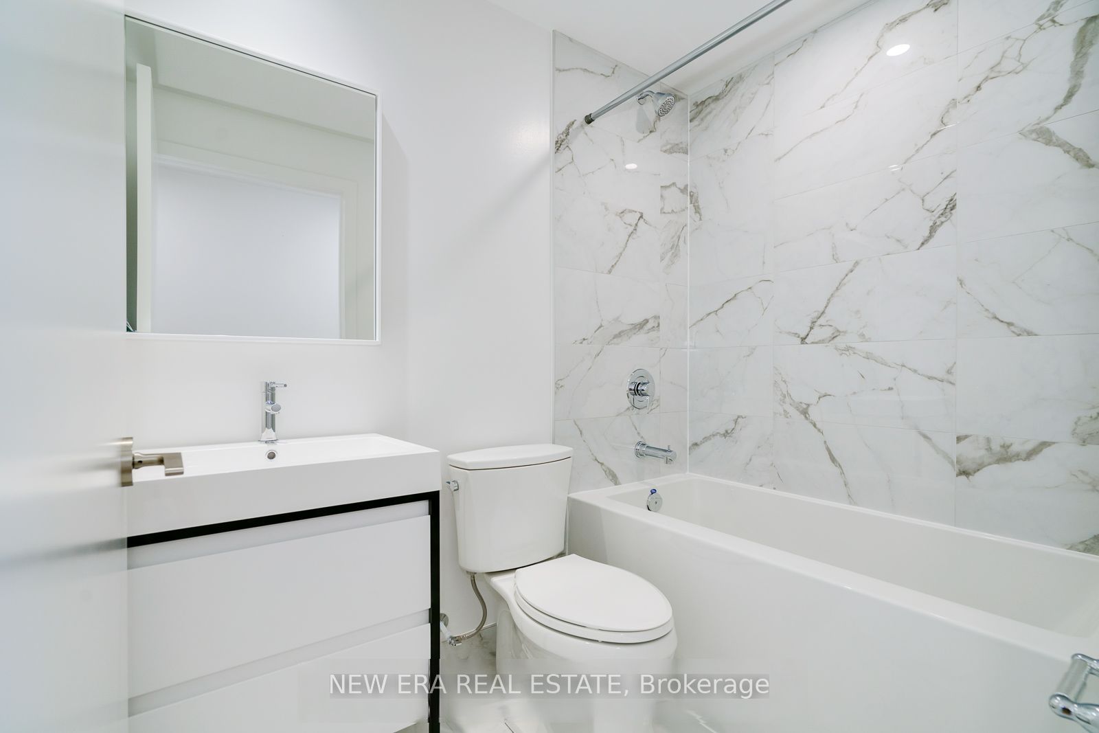 150 Logan Avenue 301, Toronto, ON M4M 0E4 photo 5