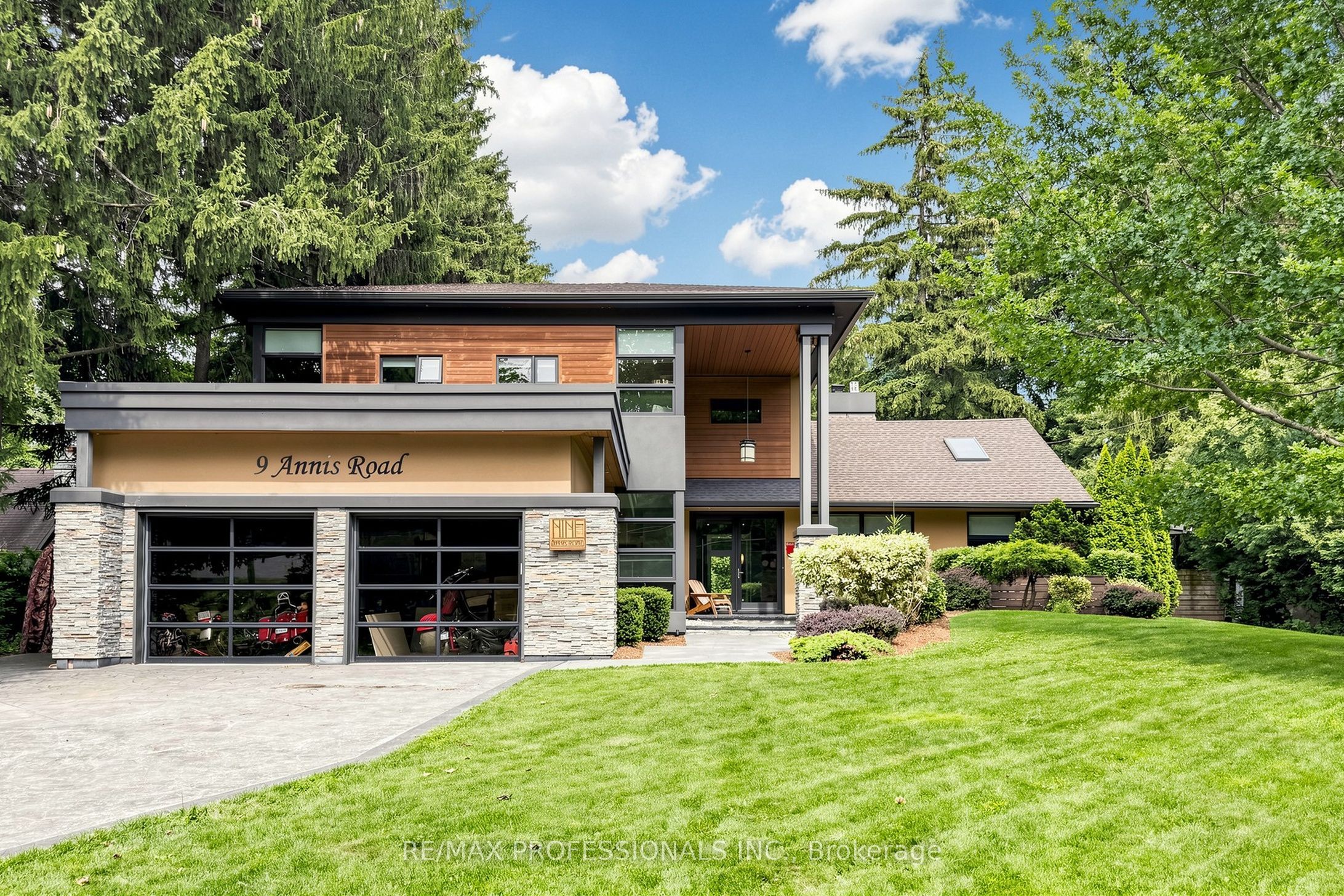 9 Annis Road, Toronto, ON M1M 2Y8
