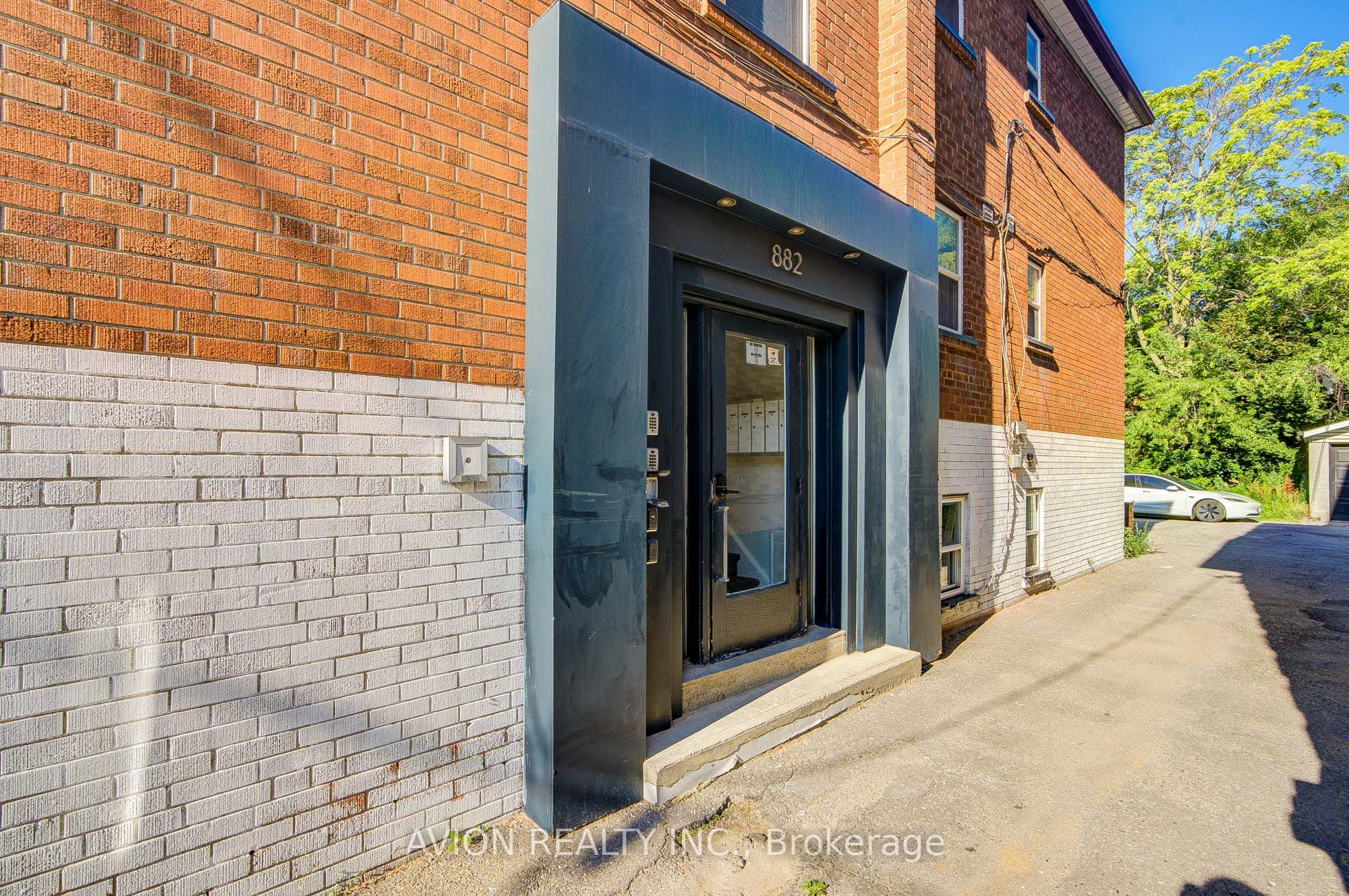 882 Broadview Avenue Unit 1, Toronto, ON M4K 2R1 photo 3