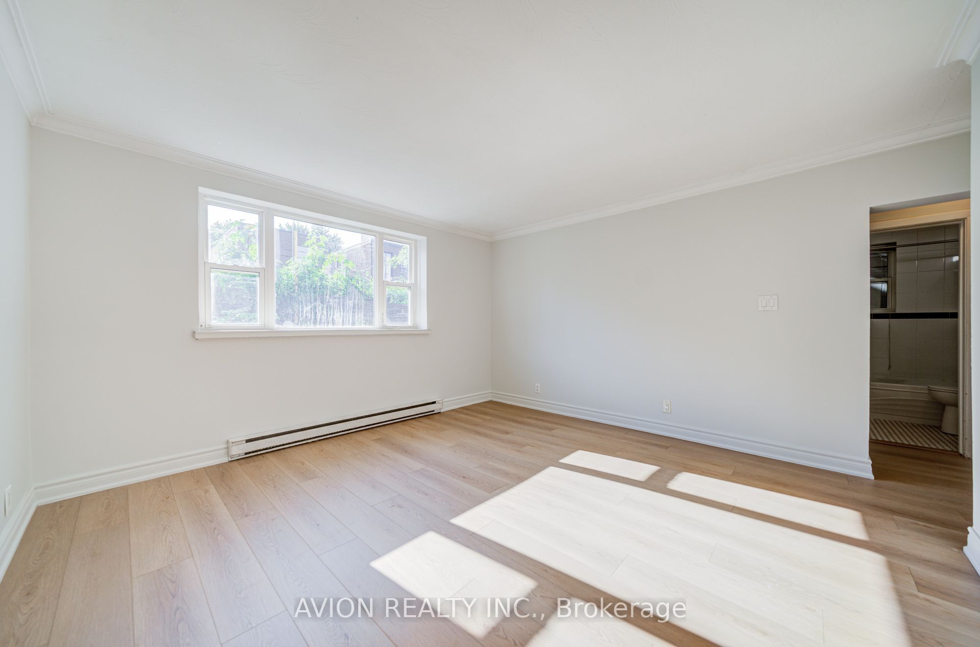 882 Broadview Avenue Unit 1, Toronto, ON M4K 2R1 photo 5