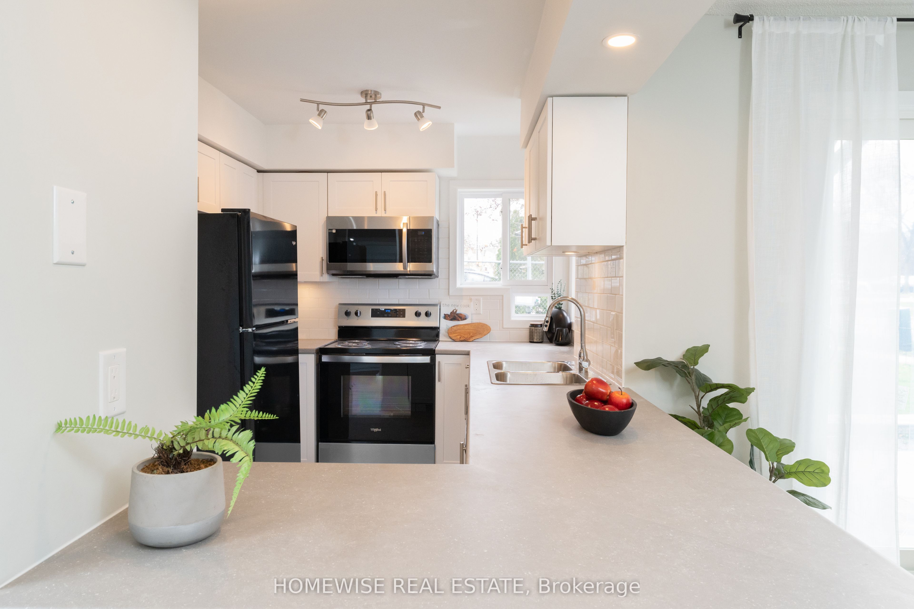 240 Ormond Drive B17, Oshawa, ON L1G 6T5