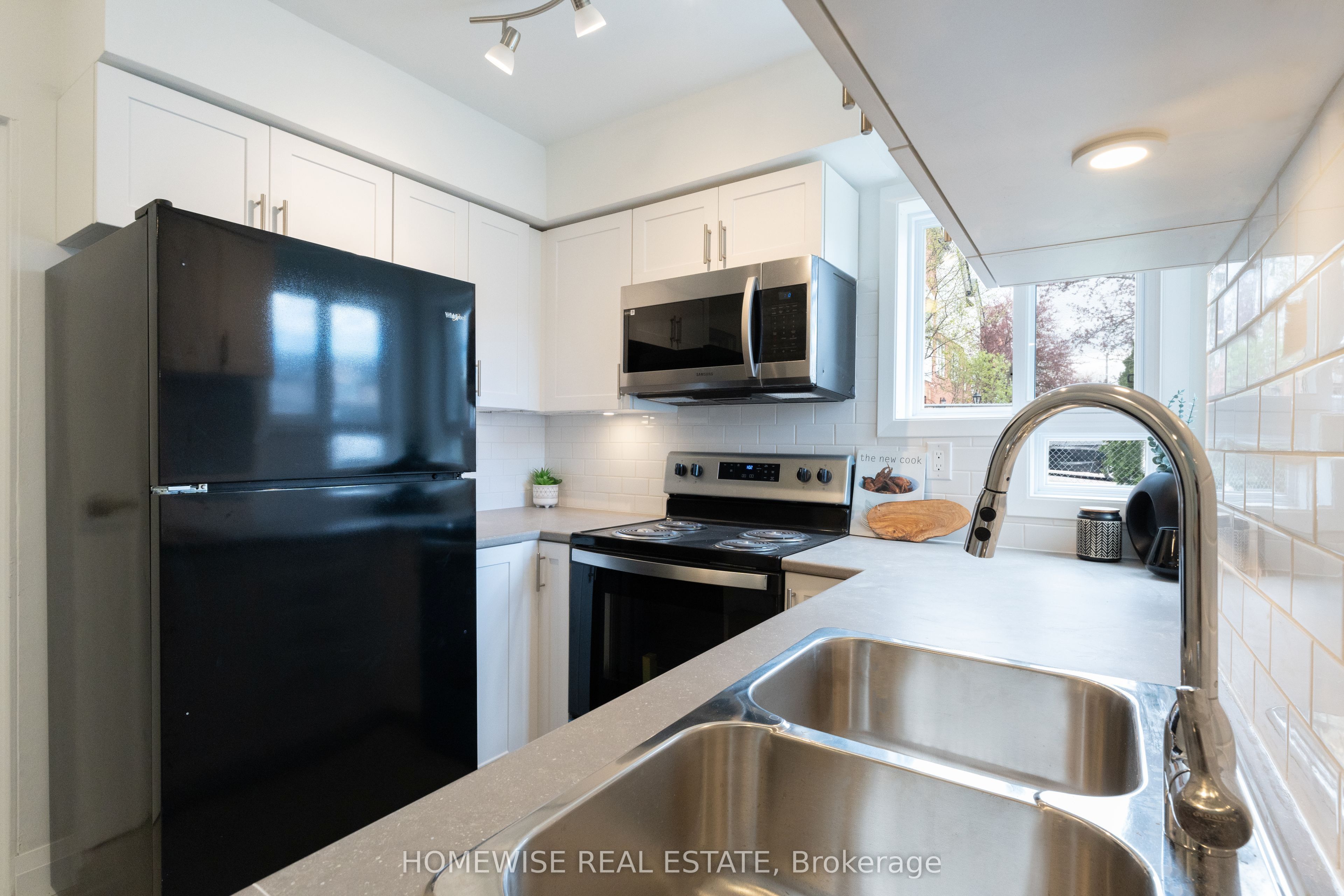 240 Ormond Drive B17, Oshawa, ON L1G 6T5 photo 2
