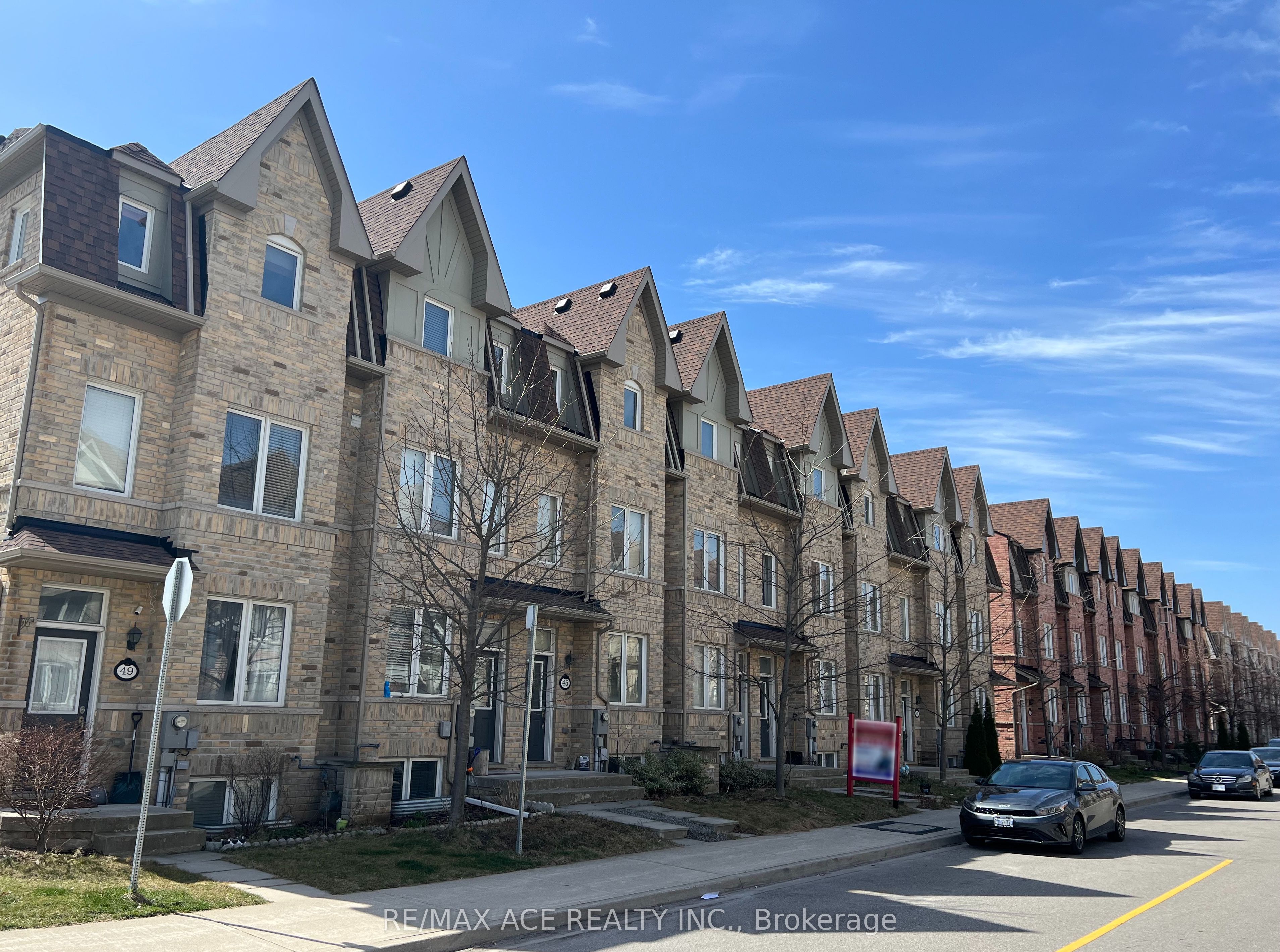 43 Kawneer Terrace, Toronto, ON M1P 0C2