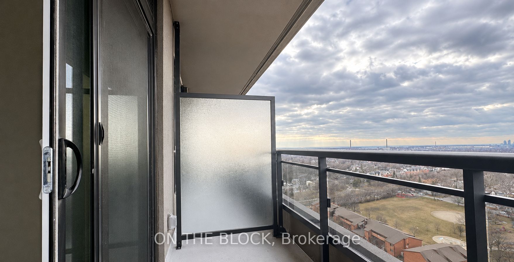 286 Main Street 1911, Toronto, ON M4C 0B3 photo 2
