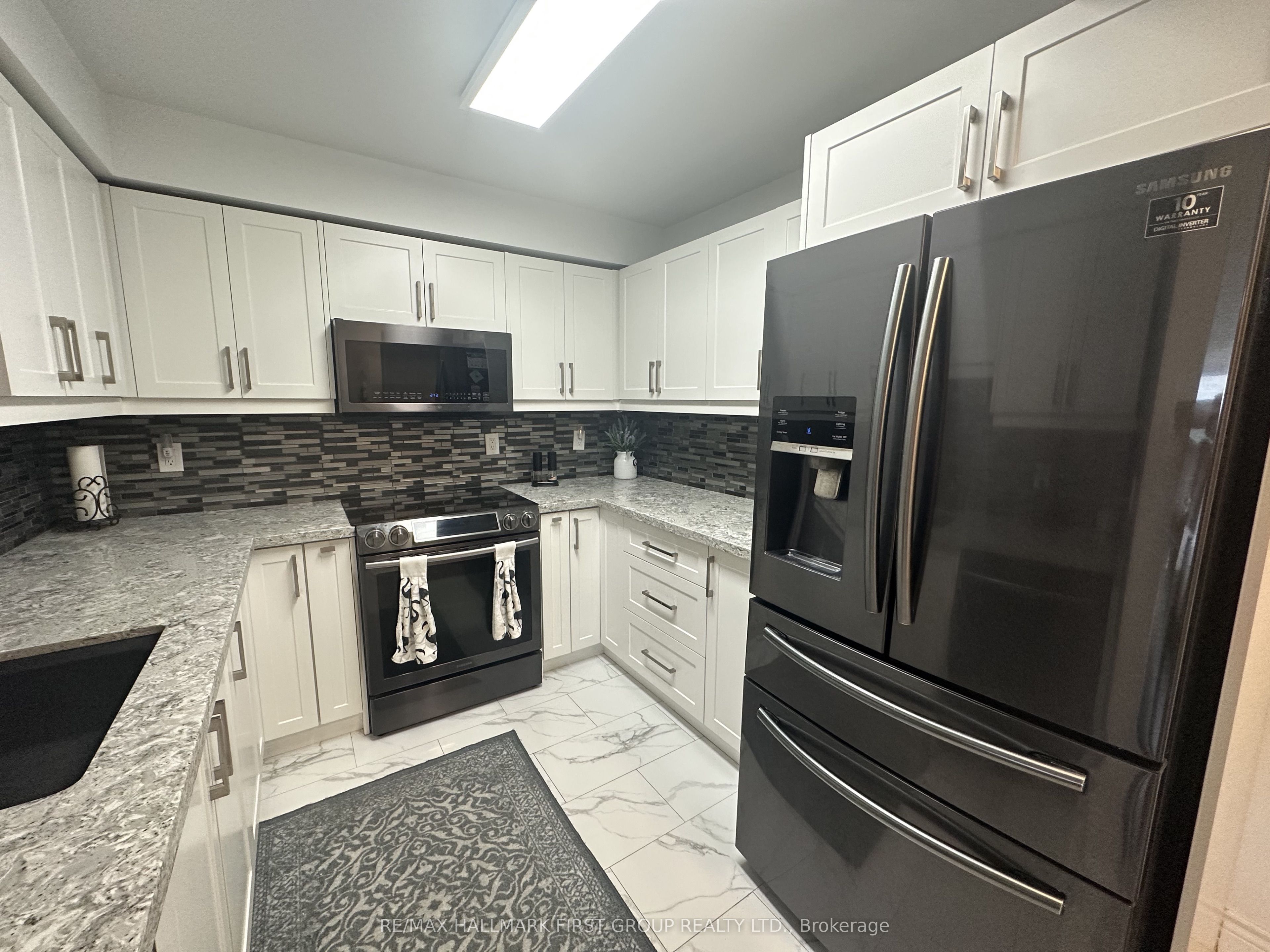 1000 The Esplanade Road N 1402, Pickering, ON L1V 6V4 photo 3