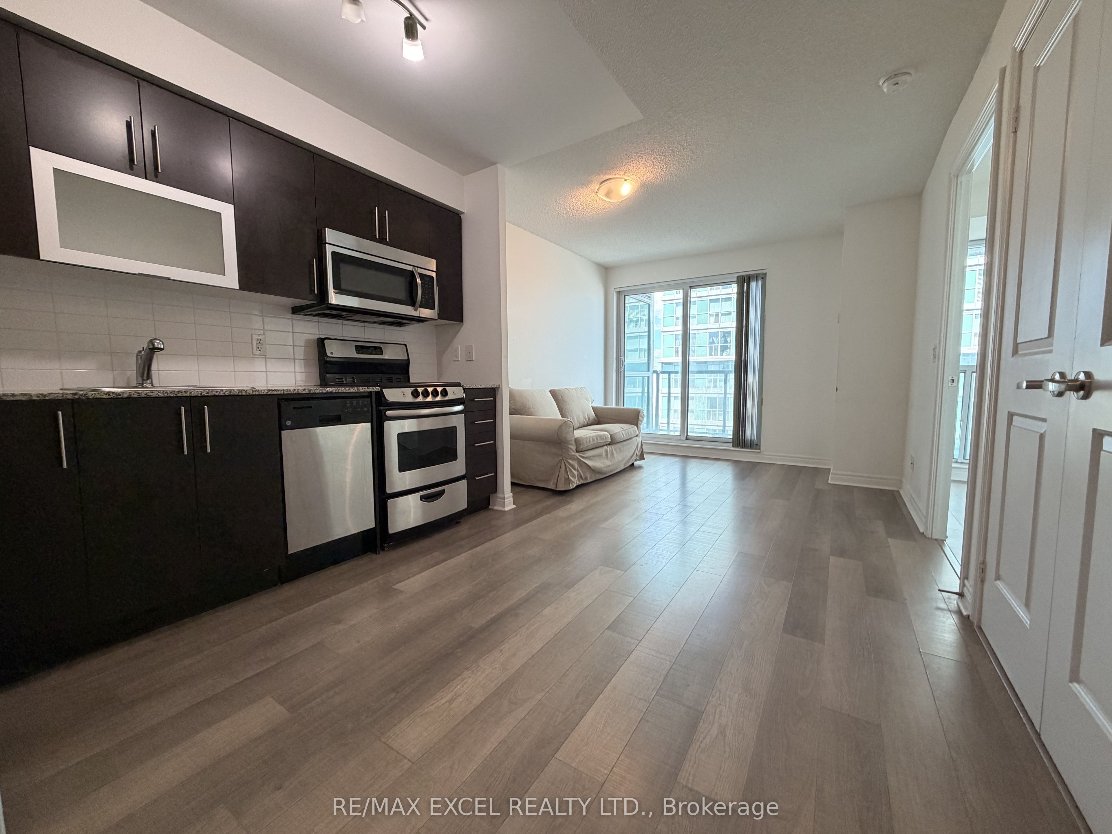 50 Town Centre Court 2106, Toronto, ON M1P 0A9 photo 3