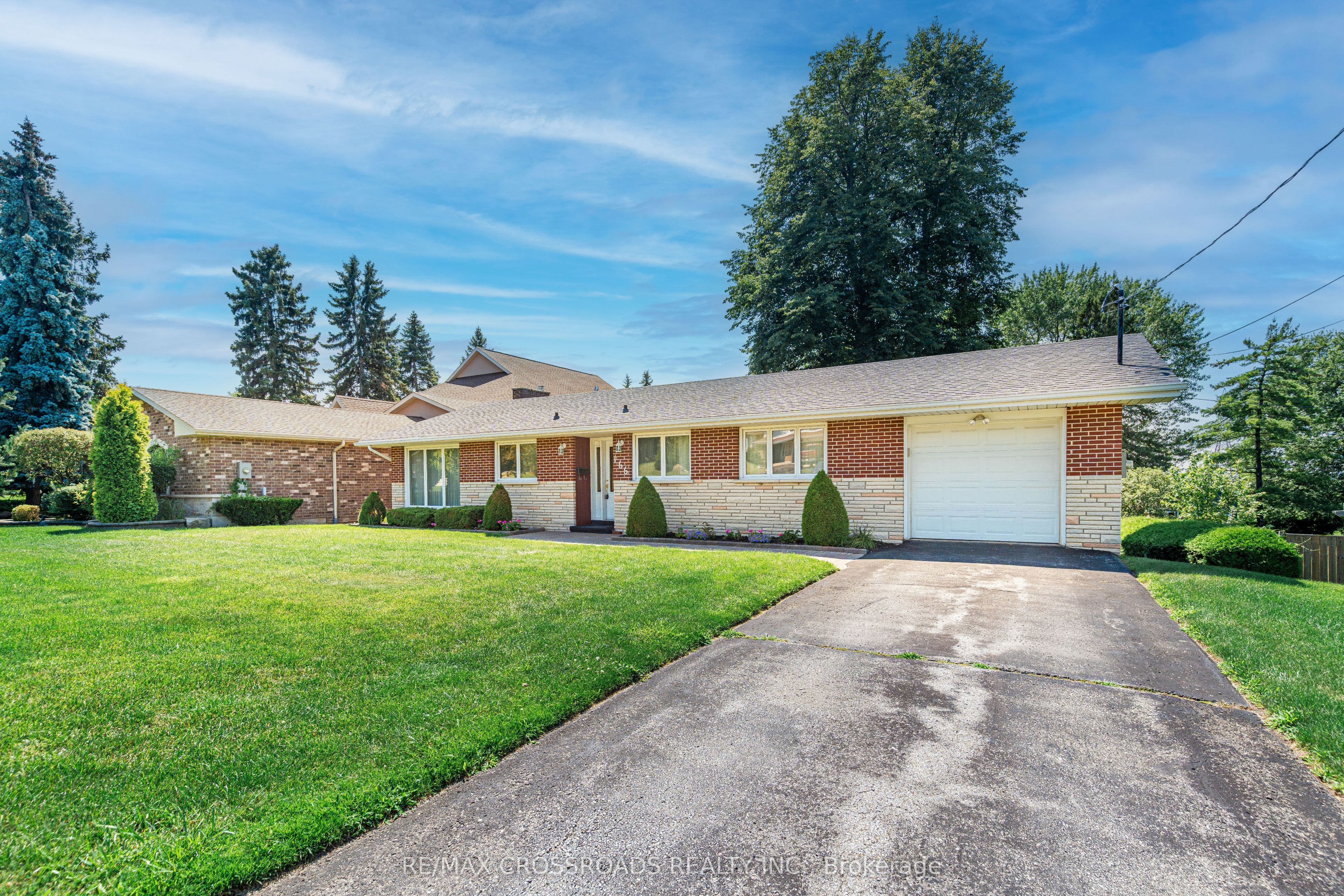 166 Elizabeth Crescent N, Whitby, ON L1N 3R7 photo 3