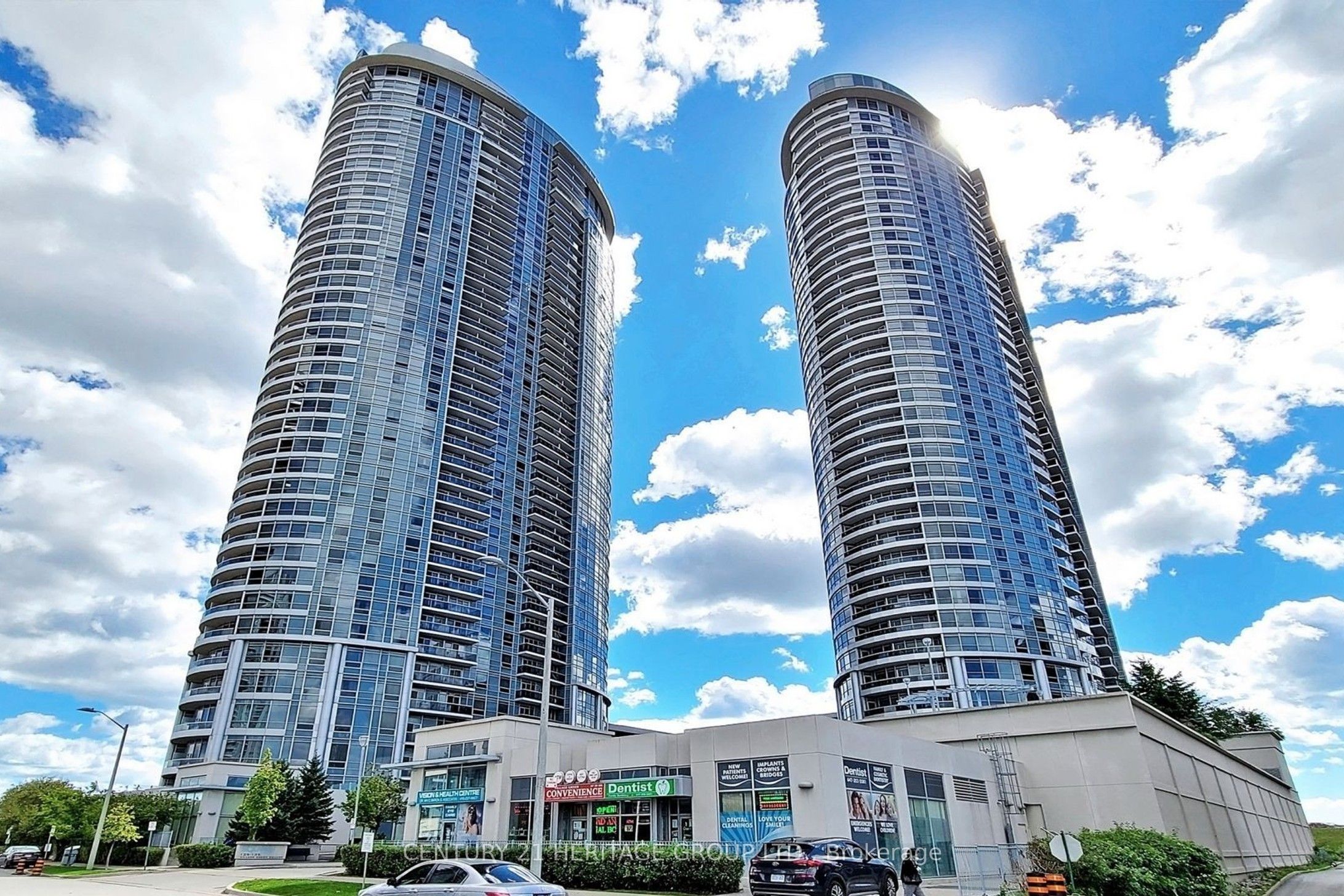 135 Village Green Square 1216, Toronto, ON M1S 0G4