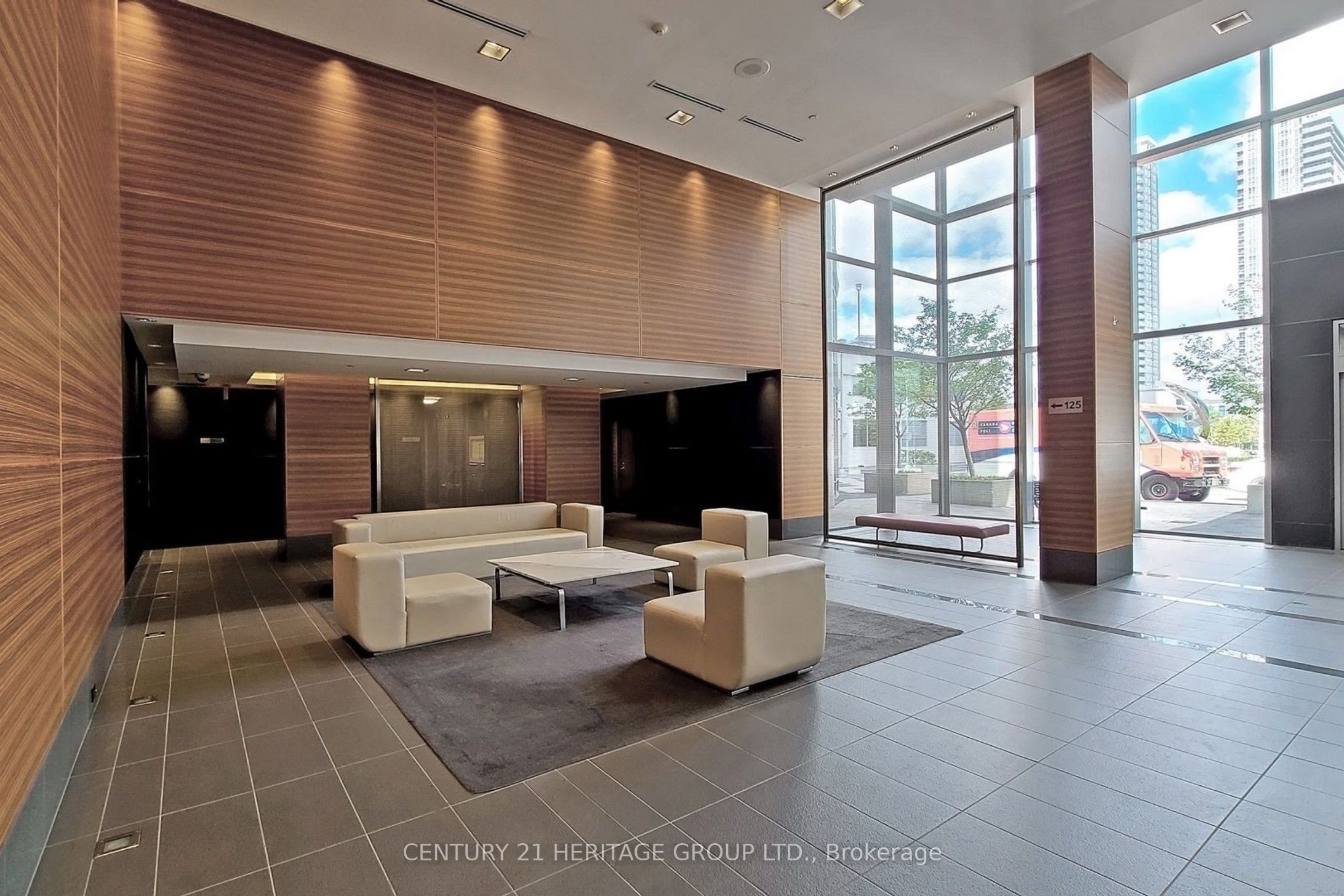 135 Village Green Square 1216, Toronto, ON M1S 0G4 photo 3