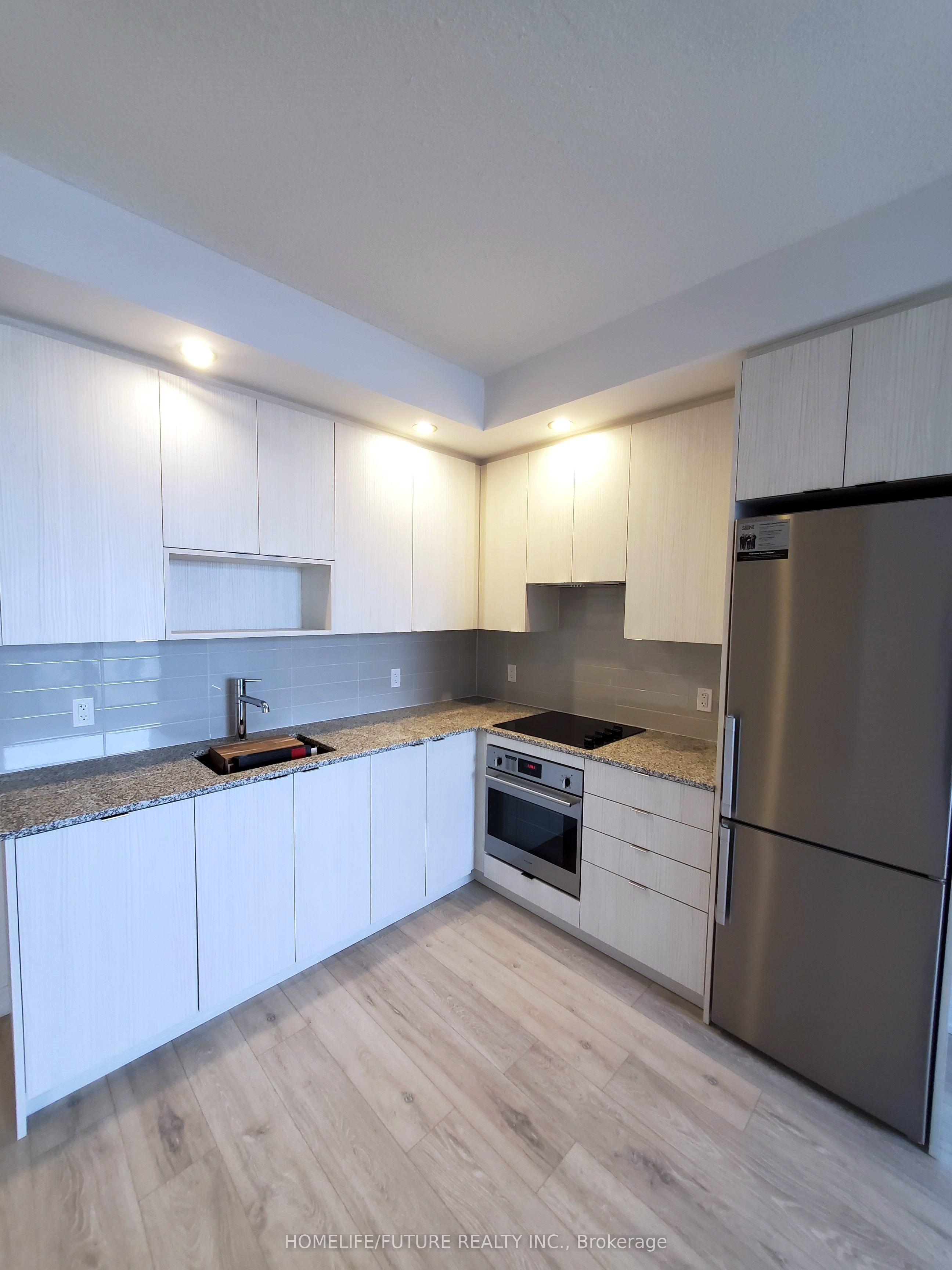 225 Village Green Square 2805, Toronto, ON M1S 0N4 photo 4